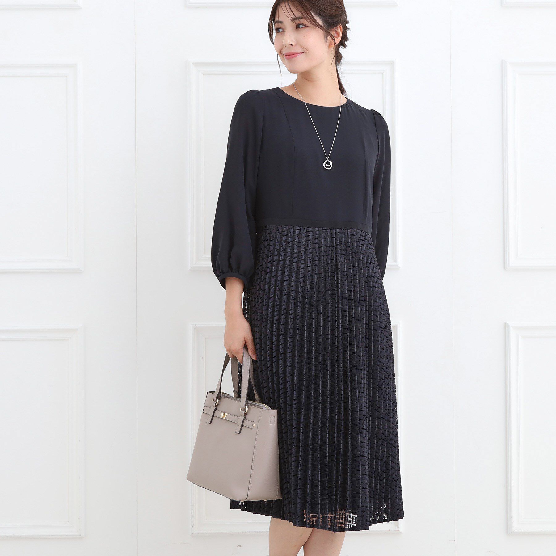 Reflect「【お仕事に◎】シフォン&times;幾何柄レースプリーツワンピース」|ワンピース|