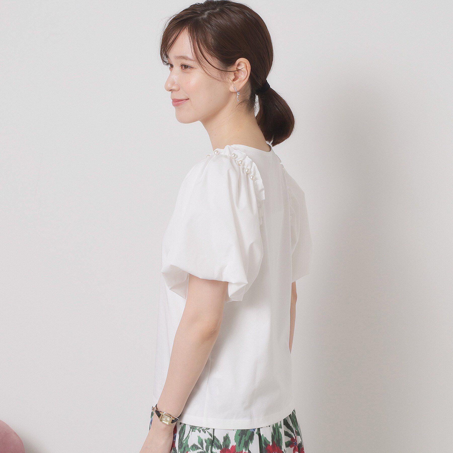 ITS&rsquo;DEMO「【手洗い可】パール調飾り付きパフ袖プルオーバー」|Tシャツ・カットソー|