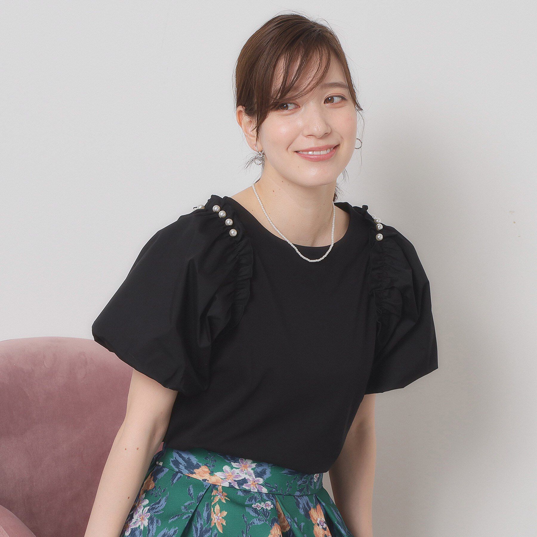 ITS&rsquo;DEMO「【手洗い可】パール調飾り付きパフ袖プルオーバー」|Tシャツ・カットソー|ブラック(019)