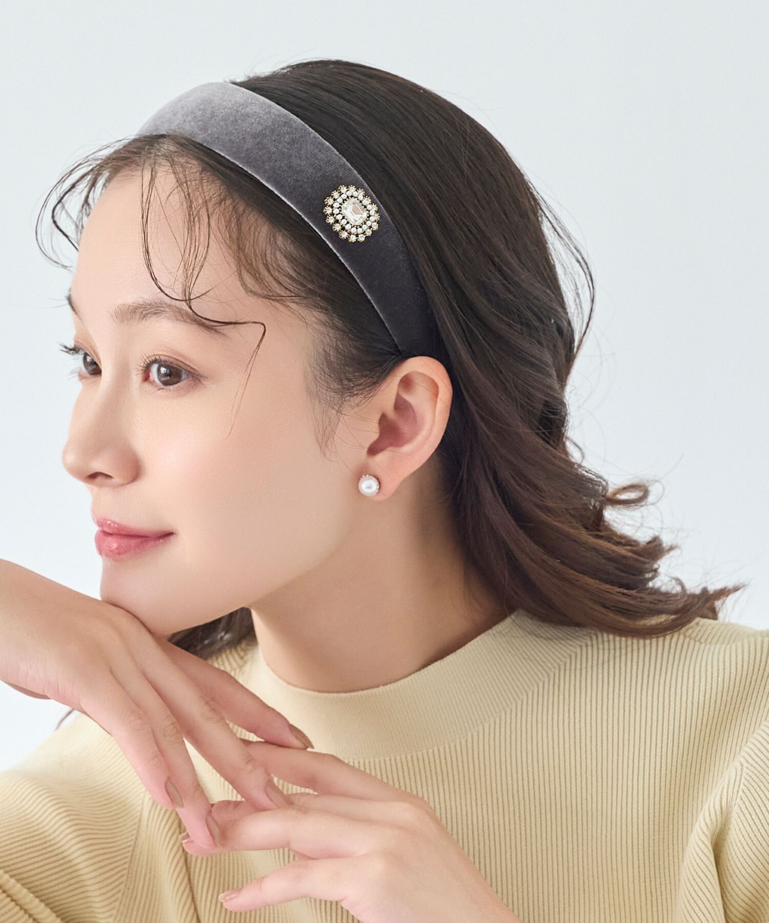  「【生産終了】クラッシービジューカチューシャ　グレー/ベロア　結婚式 入学式 卒業式」|ヘアバンド|