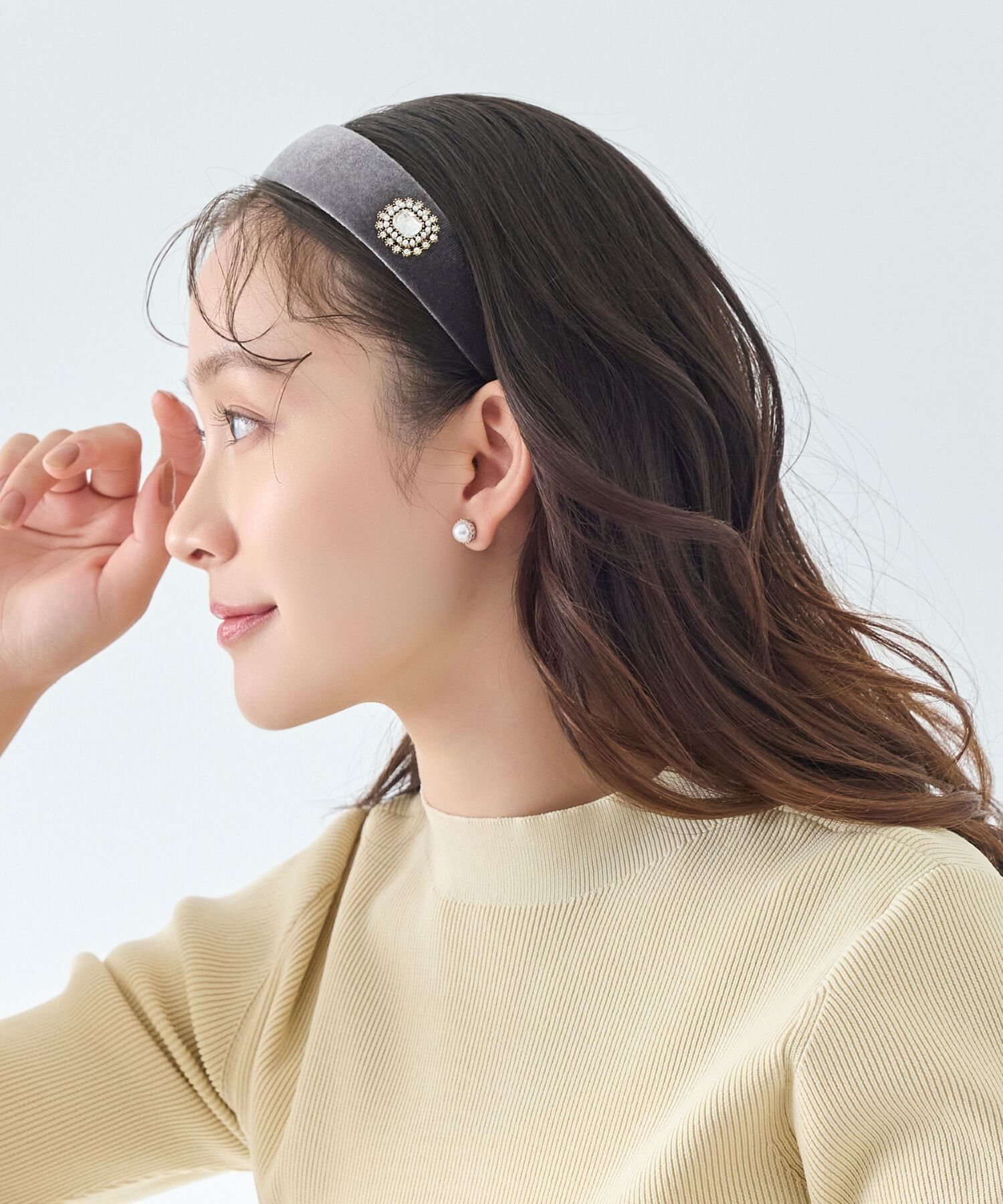  「【生産終了】クラッシービジューカチューシャ　グレー/ベロア　結婚式 入学式 卒業式」|ヘアバンド|