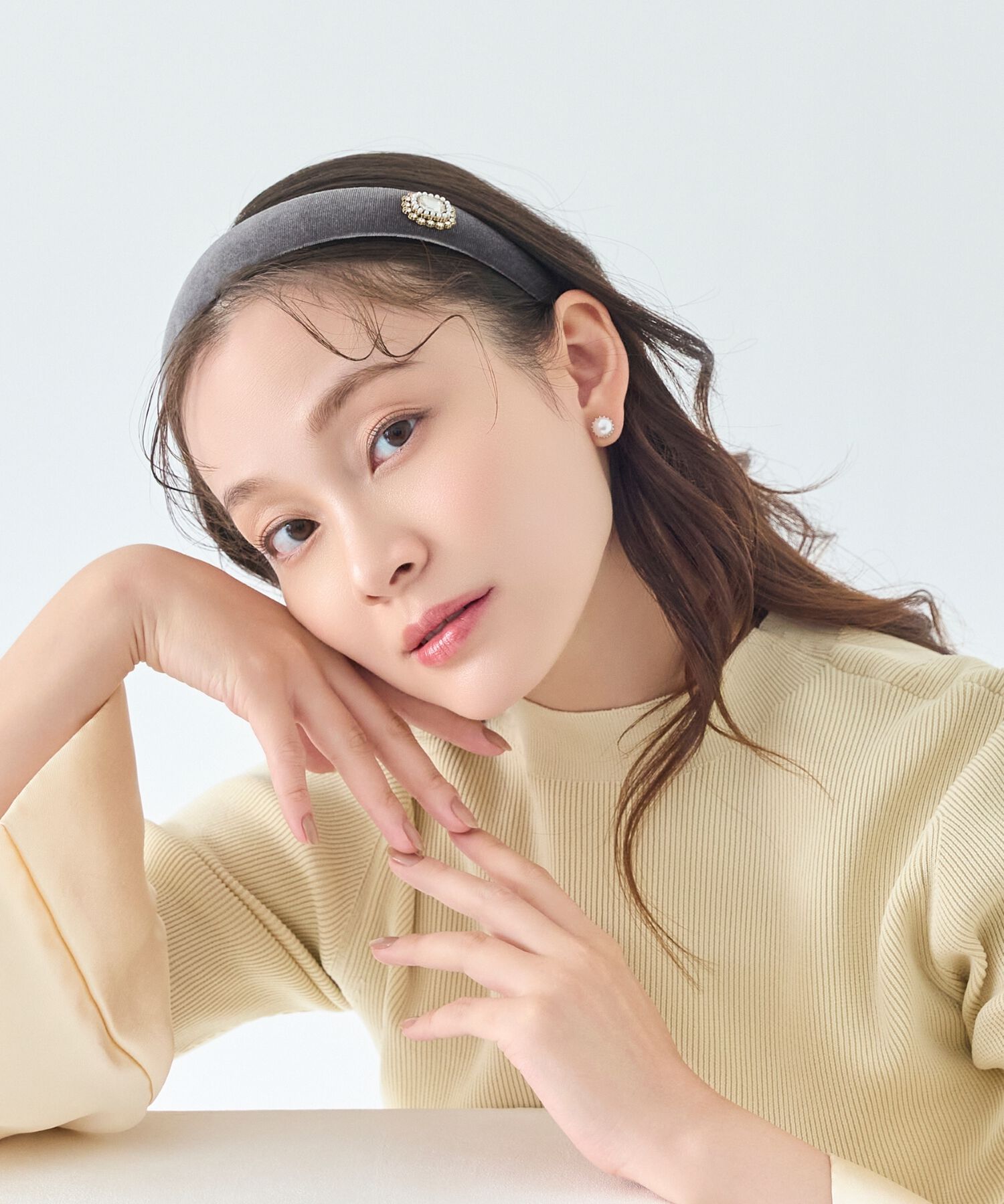  「【生産終了】クラッシービジューカチューシャ　グレー/ベロア　結婚式 入学式 卒業式」|ヘアバンド|