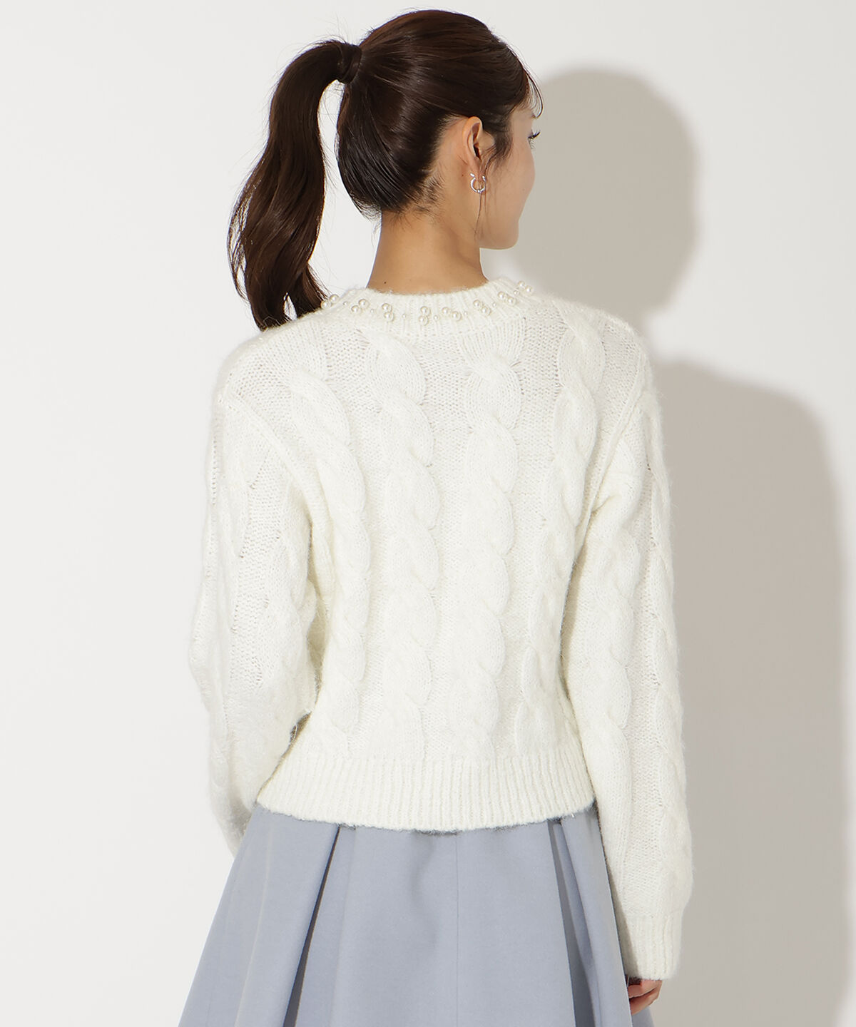 アンドクチュール「パール襟ケーブルニットプルオーバー」|ニット・セーター|