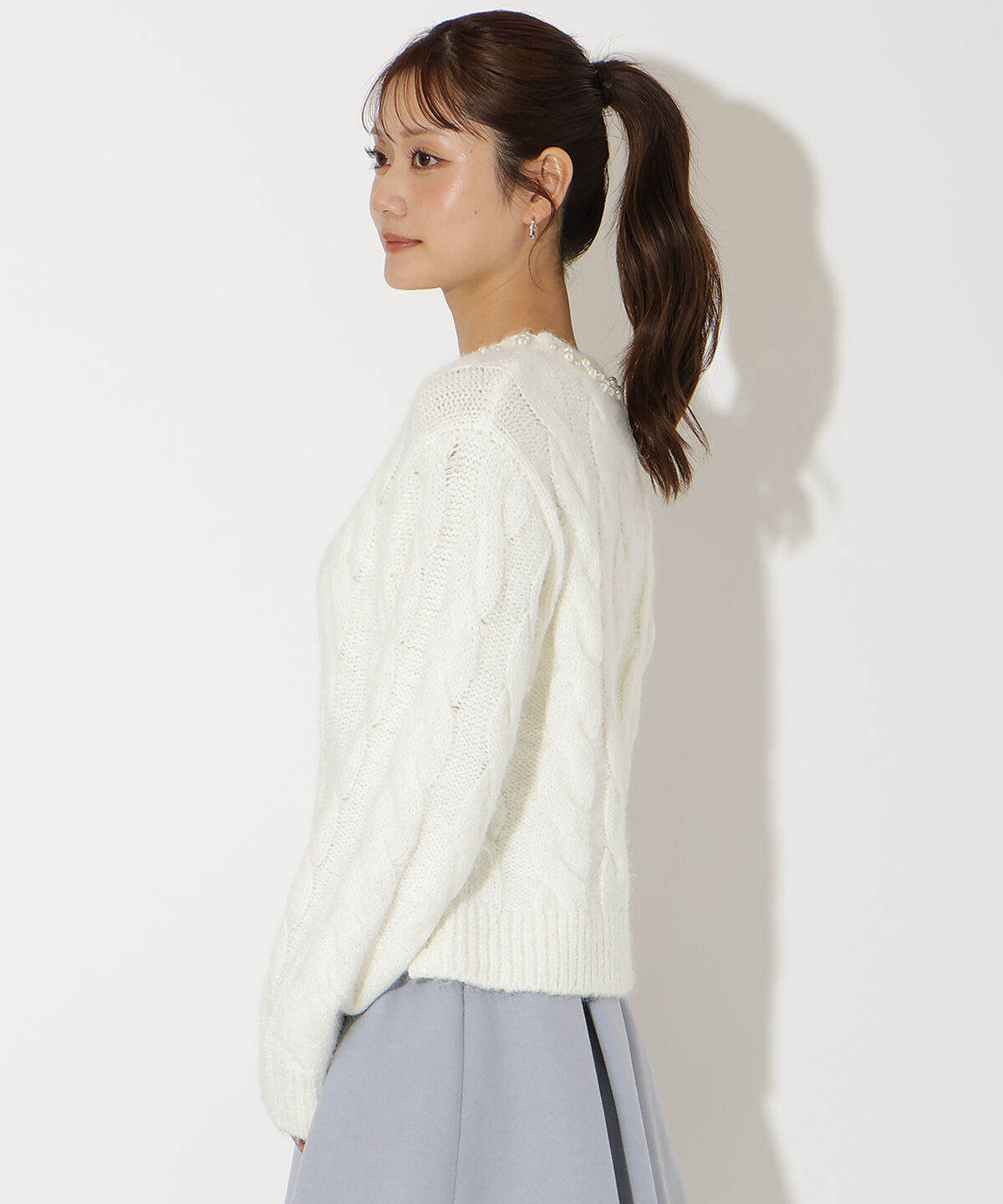 アンドクチュール「パール襟ケーブルニットプルオーバー」|ニット・セーター|