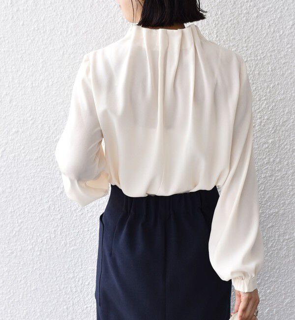 SHIPS for women「〈手洗い可能〉ネック ギャザー ソリッド 起毛 サテン ブラウス」|シャツ・ブラウス|