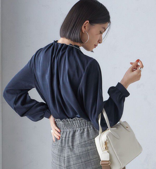 SHIPS for women「〈手洗い可能〉ネック ギャザー ソリッド 起毛 サテン ブラウス」|シャツ・ブラウス|