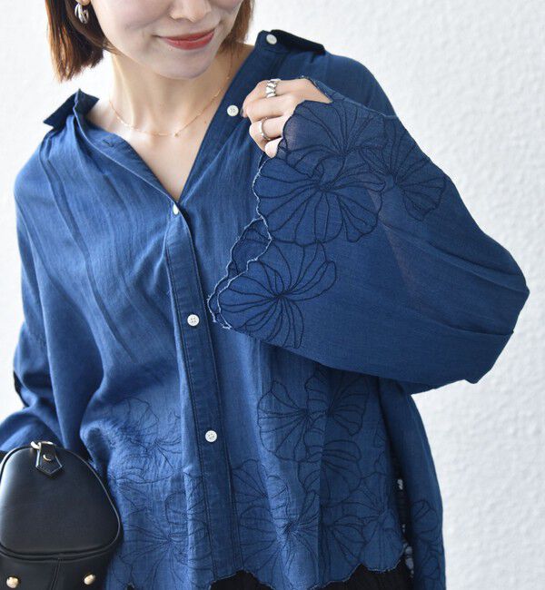 SHIPS any「SHIPS any:〈手洗い可能〉シアー デニム フラワー エンブロ タック シャツ」|シャツ・ブラウス|ブルー