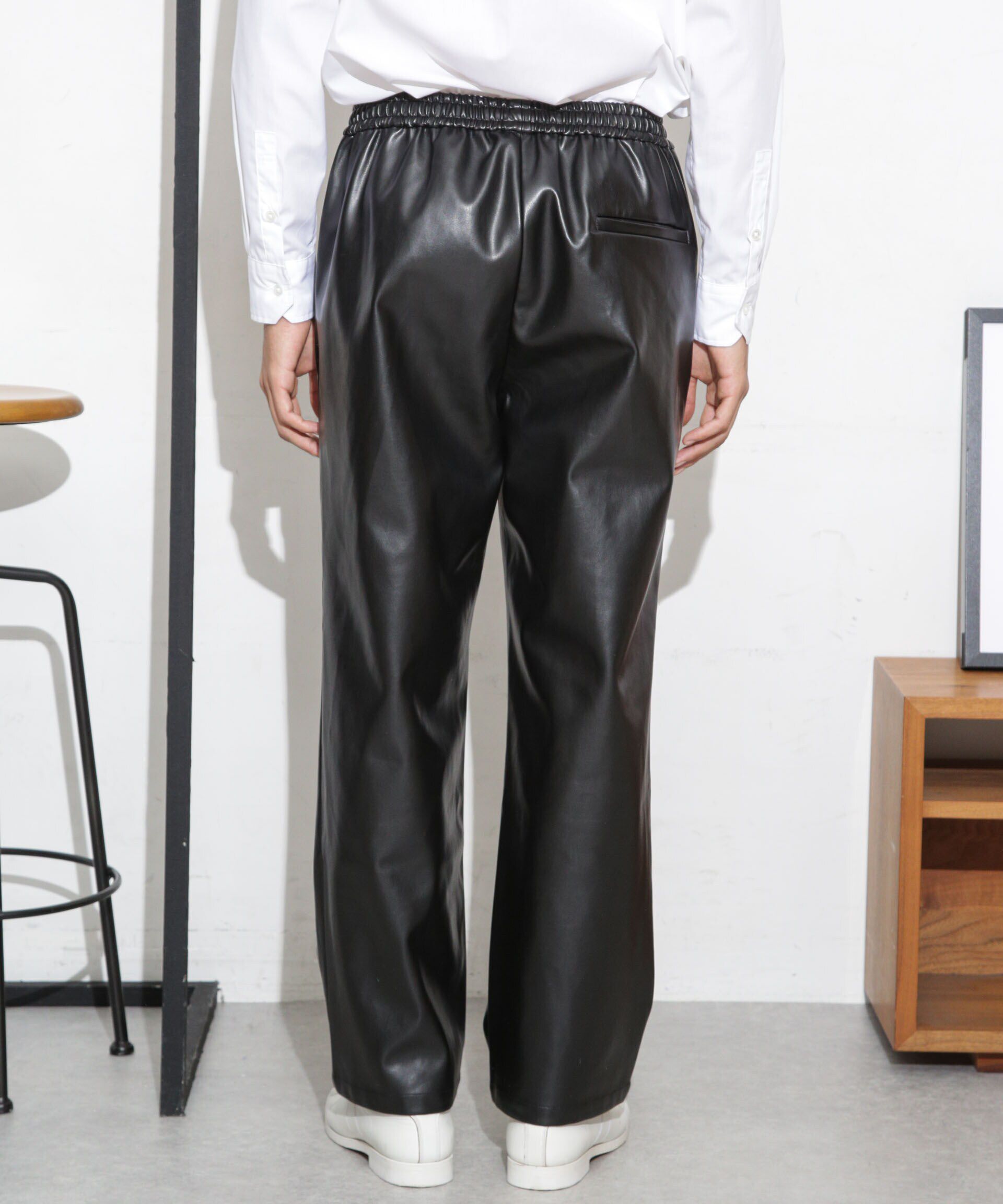 nano･universe「フェイクレザートラックパンツ(セットアップ可)」|チノ|