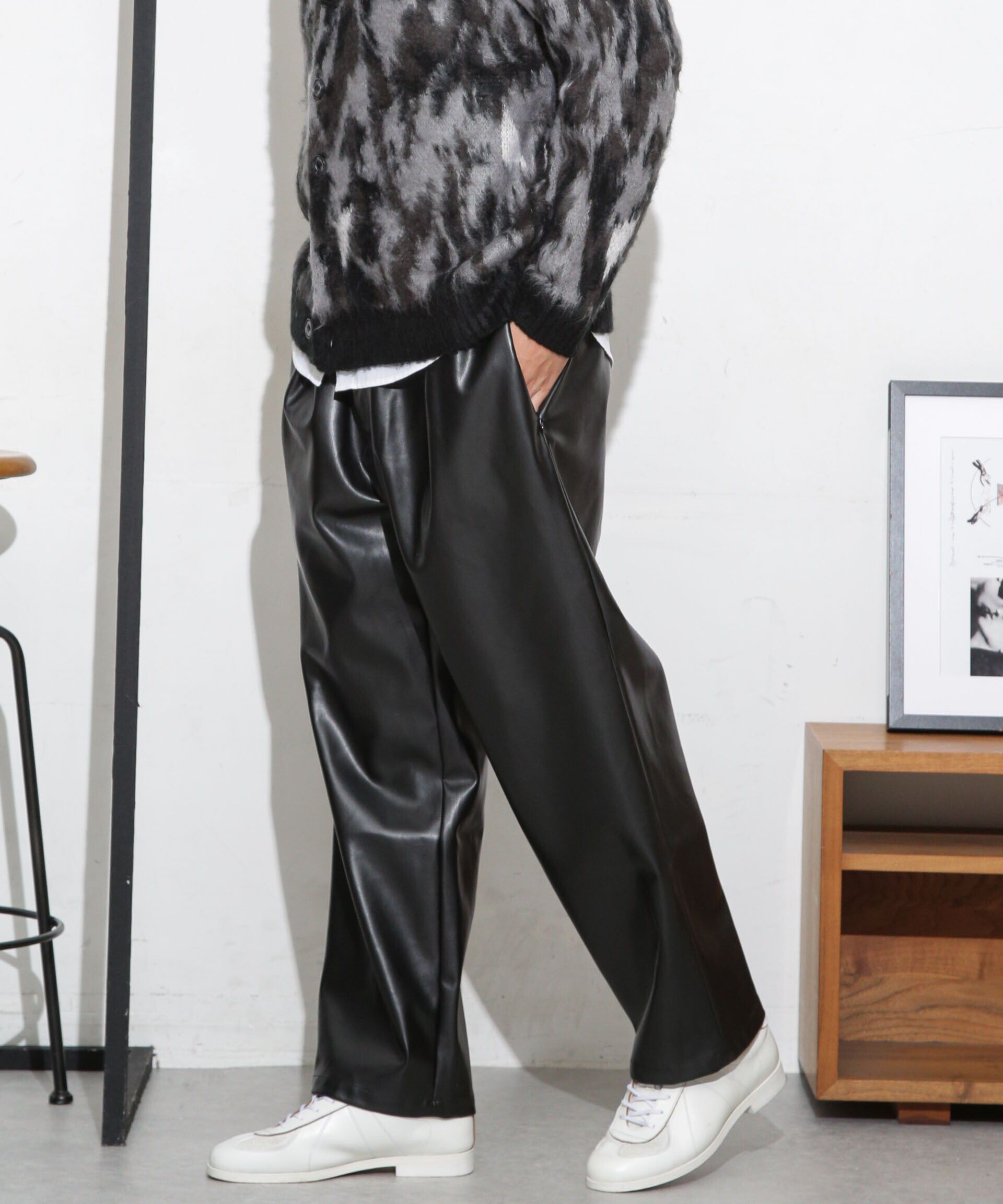 nano･universe「フェイクレザートラックパンツ(セットアップ可)」|チノ|