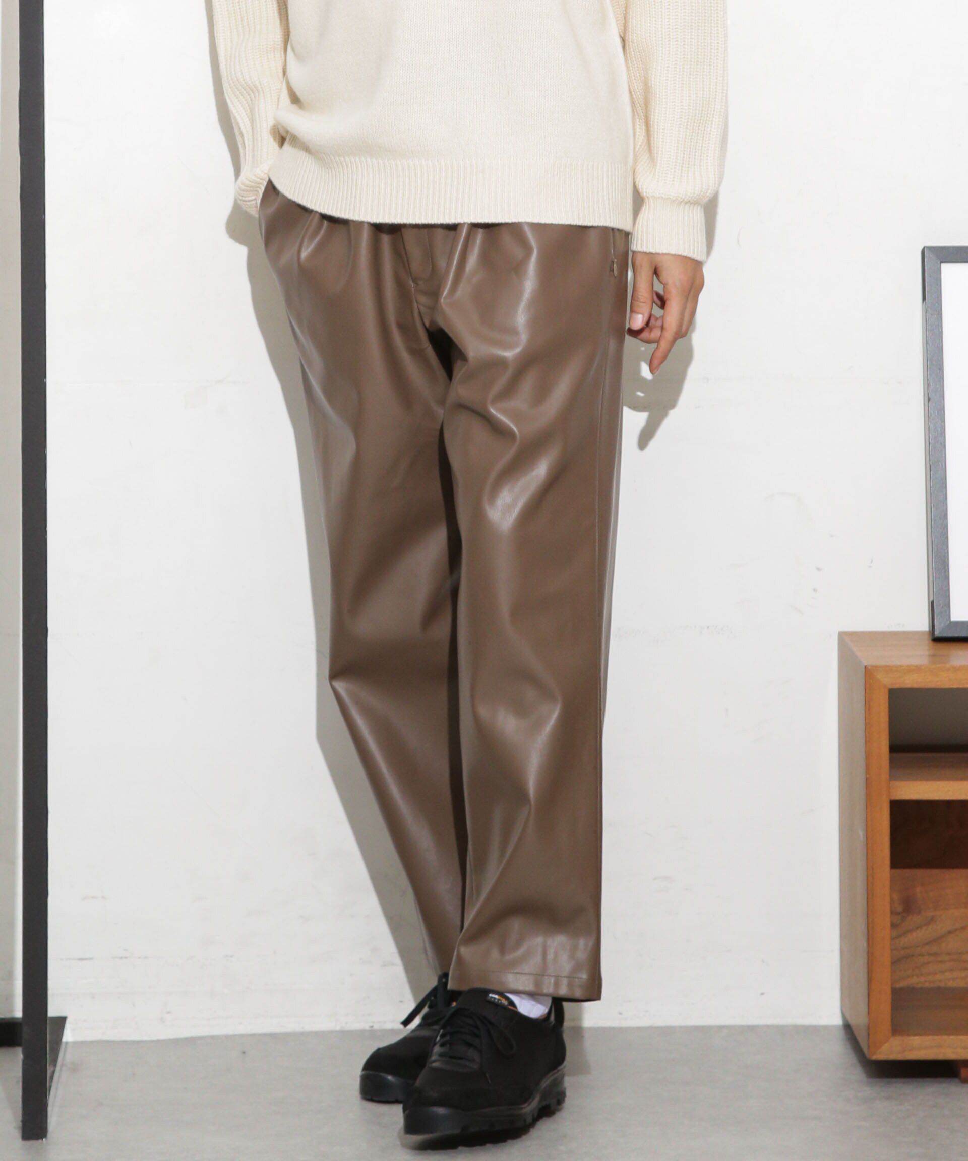 nano･universe「フェイクレザートラックパンツ(セットアップ可)」|チノ|