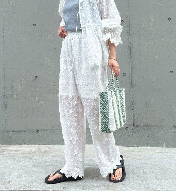 fredy emue「3D刺繍スカラップイージーパンツ」|チノ|オフホワイト