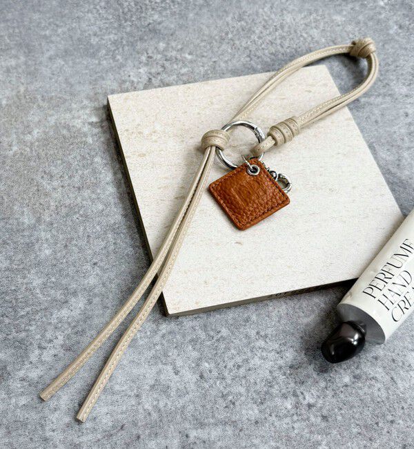 fredy emue「FRロゴ＆タッセルレザーチャーム」|チャーム・キーホルダー|ベージュ