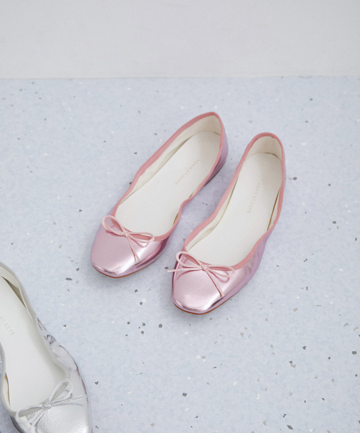 ADAM ET ROPE'「【サステナブル】メタリックバレエ」|バレエシューズ|