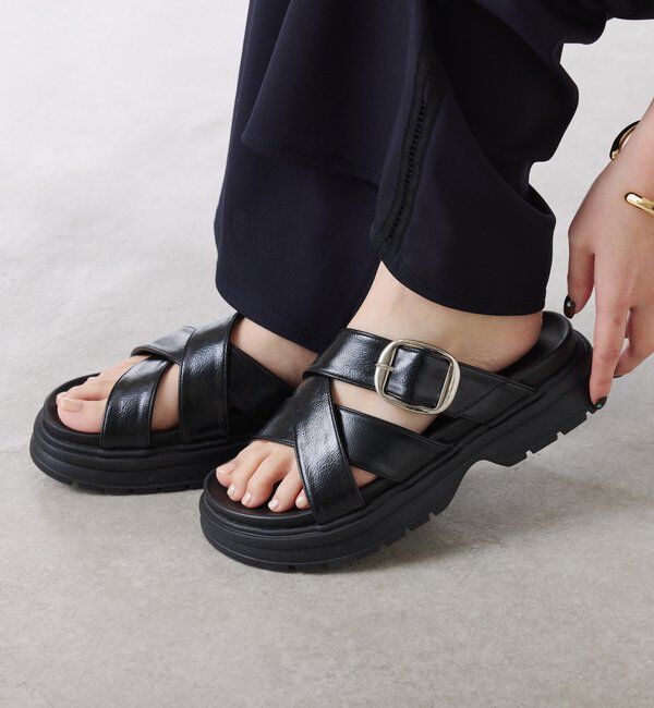  「【PAPILLONNER/パピヨネ】ベルトクロスサンダル」|その他|ブラック