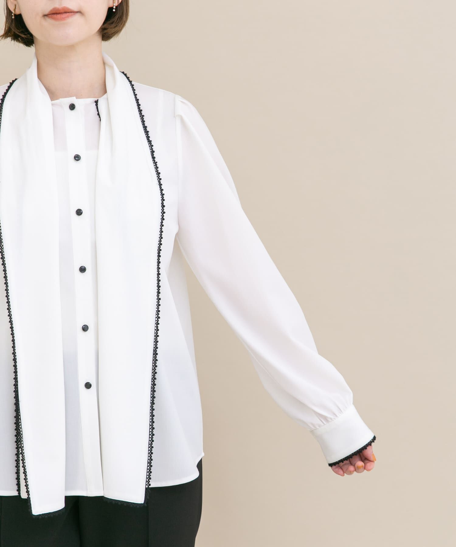 URBAN RESEARCH ROSSO「『WEB/一部店舗限定』トリミングボウタイブラウス」|シャツ・ブラウス|