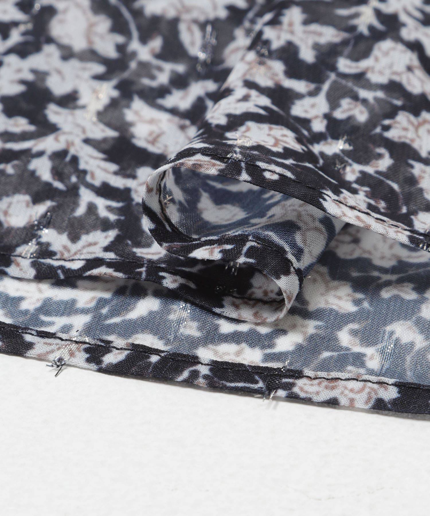 URBAN RESEARCH ROSSO「『WEB限定』フラワープリントフリルブラウス」|シャツ・ブラウス|