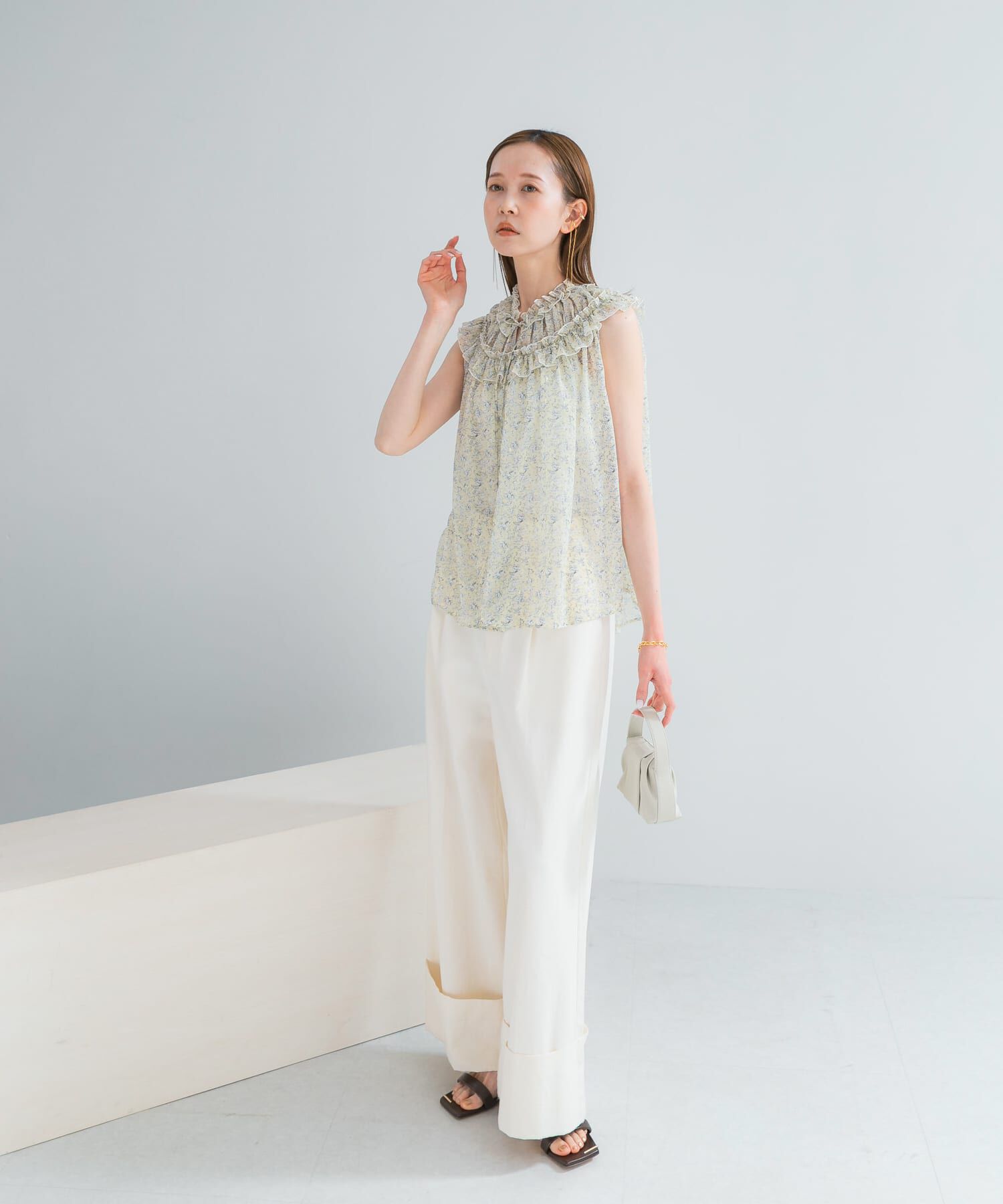 URBAN RESEARCH ROSSO「『WEB限定』フラワープリントフリルブラウス」|シャツ・ブラウス|