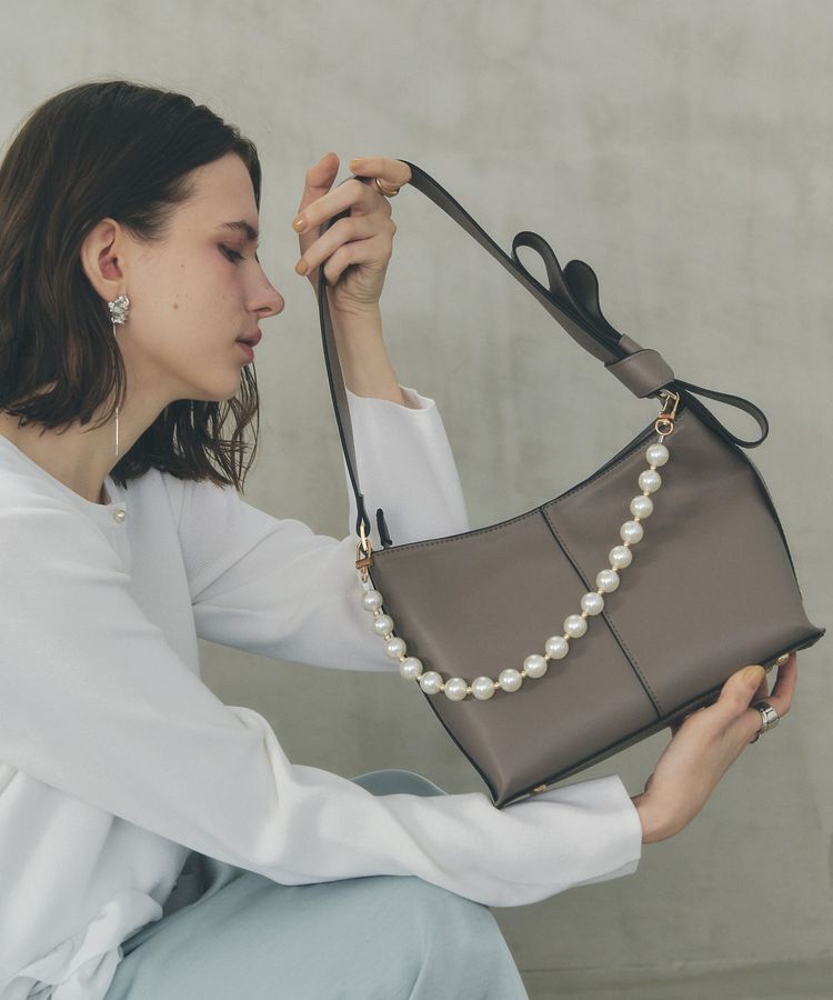 YECCA VECCA「パールチャーム付きリボンベルトバッグ」|ショルダー・メッセンジャー|Charcoal Gray