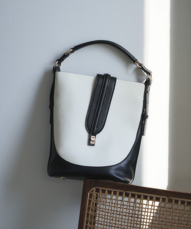 YECCA VECCA「ポーチインショルダーバッグ」|ショルダー・メッセンジャー|Black