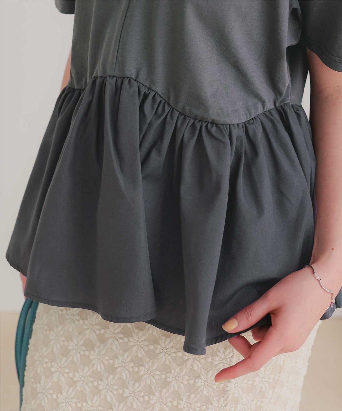 titivate「【サステナブル】カットソードッキングペプラムトップス」|Tシャツ・カットソー|