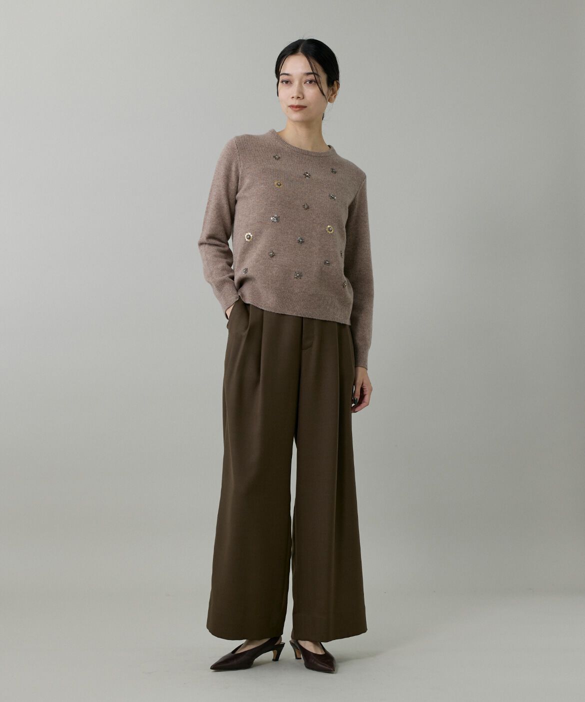 INED「クルーネックビジュー風刺繍ニット」|ニット・セーター|