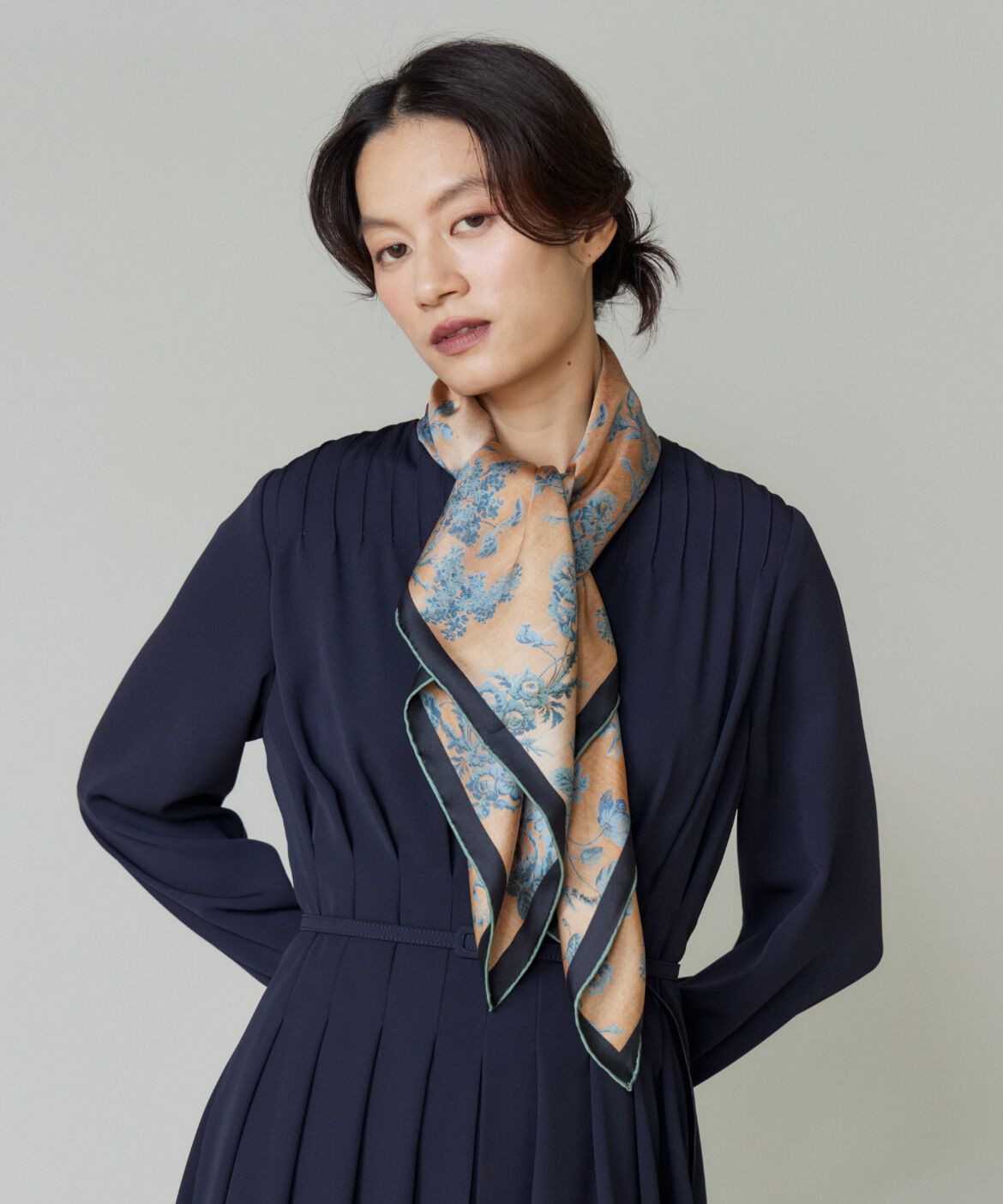 FAVORITE SUKINAMONO「Classical Dahlia Scarfスカーフ《Tapis Noir》」|ストール|ブルー1