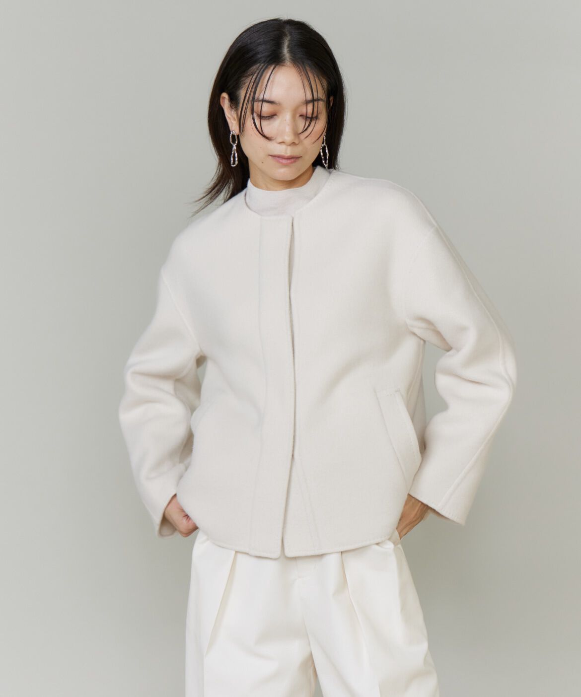 INED「《大きいサイズ》ノーカラーショートコート」|ピーコート|