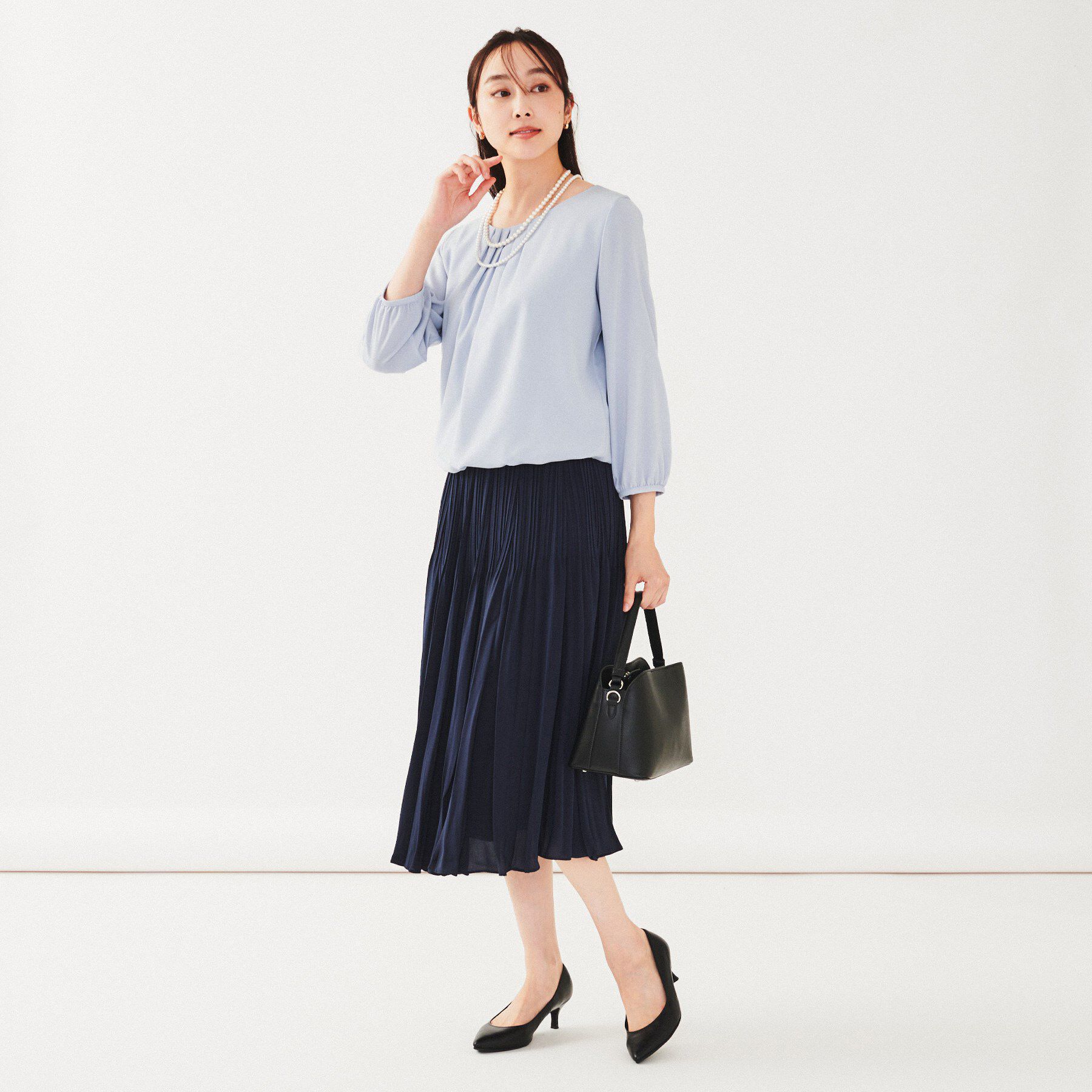 UNTITLED「【透けにくい/通勤】パウダリー タックブラウス」|シャツ・ブラウス|