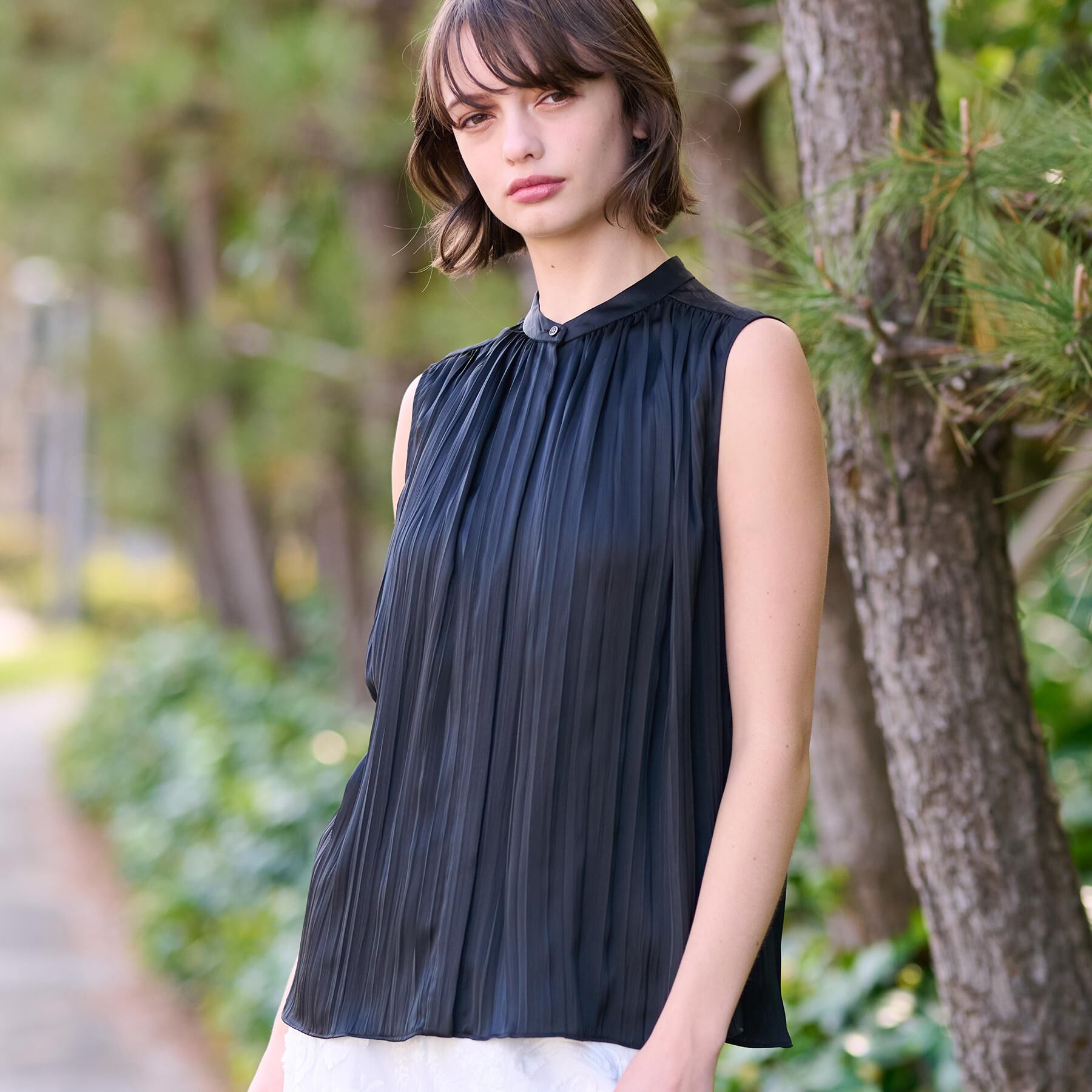 DRESSTERIOR「【洗える/きれいめ】プリーツサテンブラウス」|シャツ・ブラウス|ブラック(019)