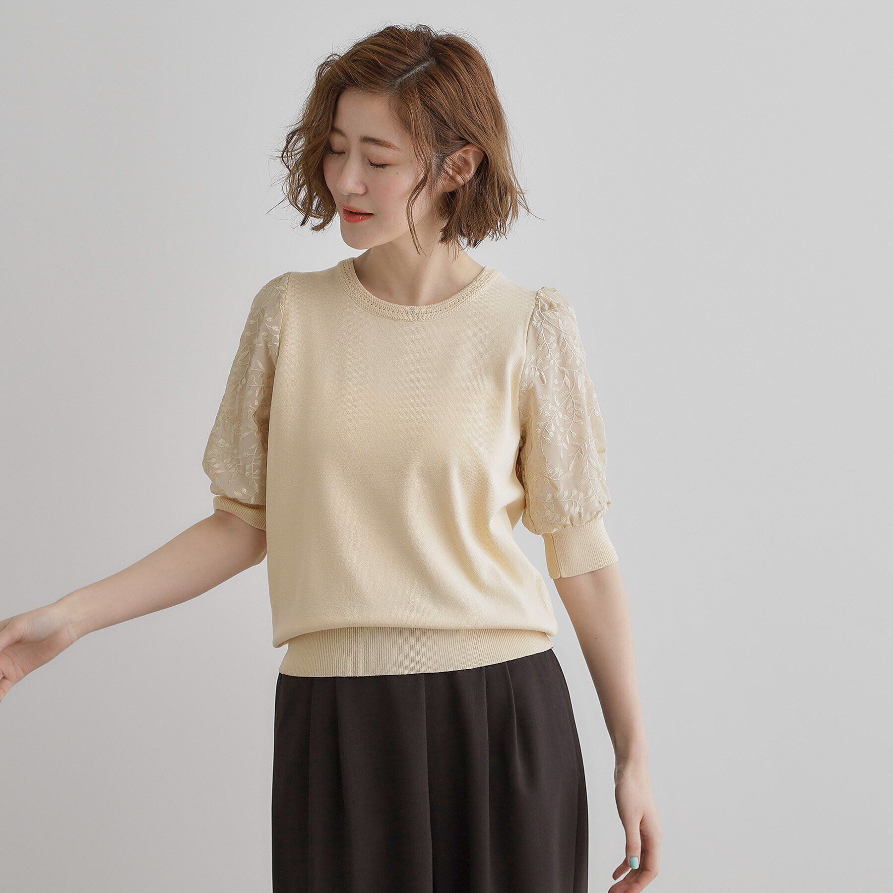 grove「ほんのり透ける抜け感がポイント！袖刺繍5分袖プルオーバー」|ニット・セーター|