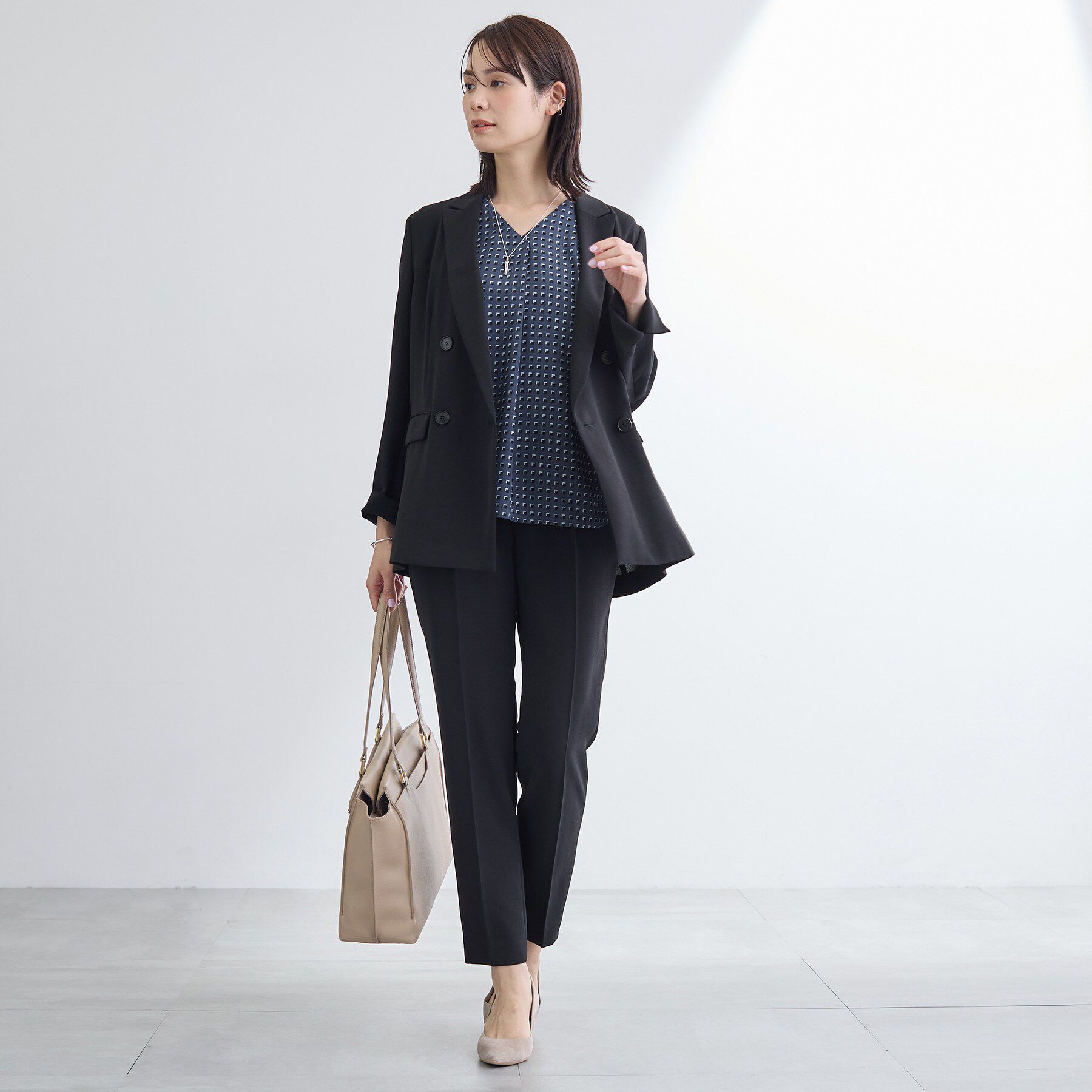 INDIVI「【洗える／UVケア】幾何学柄＆無地 タックVネック 半袖ブラウス」|シャツ・ブラウス|