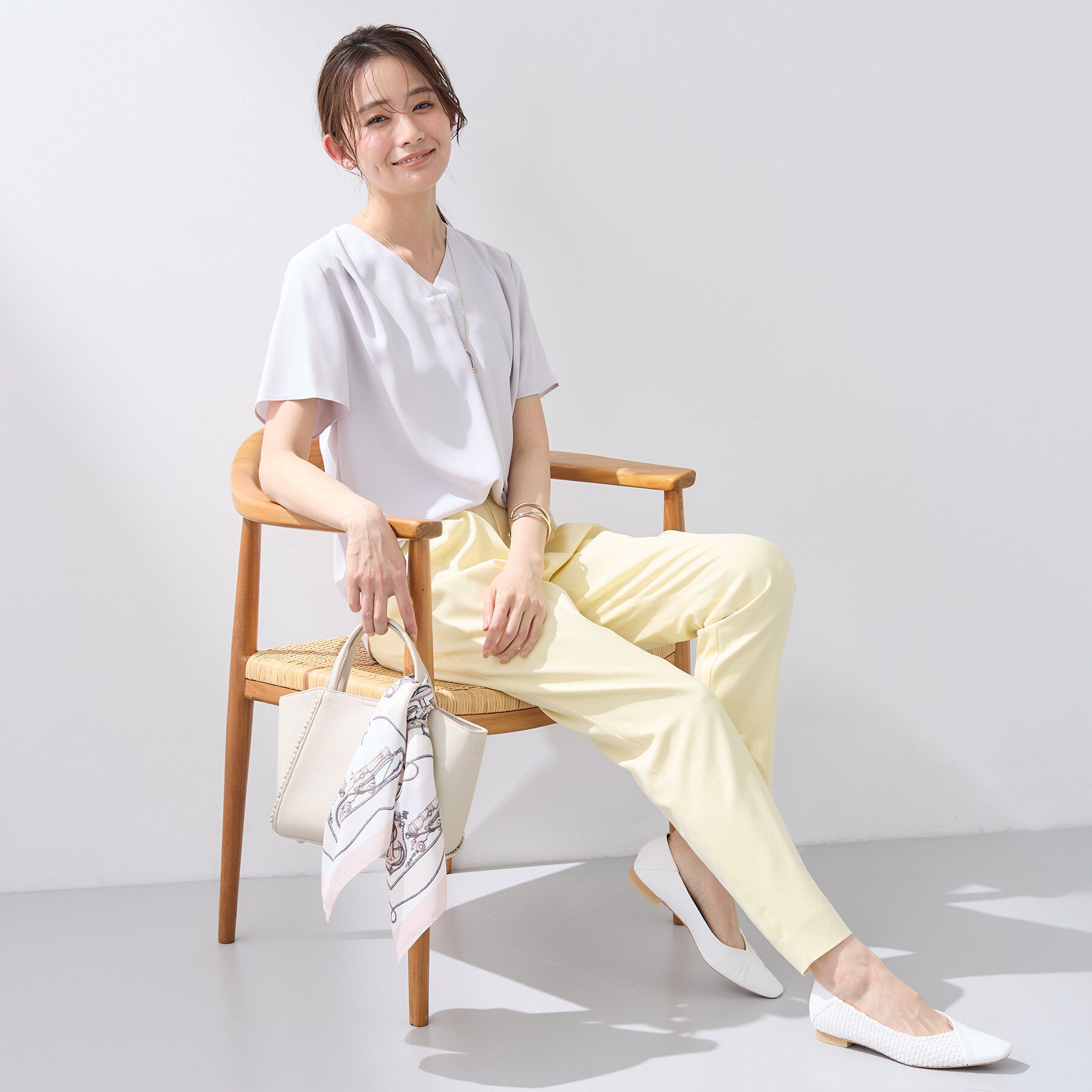 INDIVI「【洗える／UVケア】幾何学柄＆無地 タックVネック 半袖ブラウス」|シャツ・ブラウス|