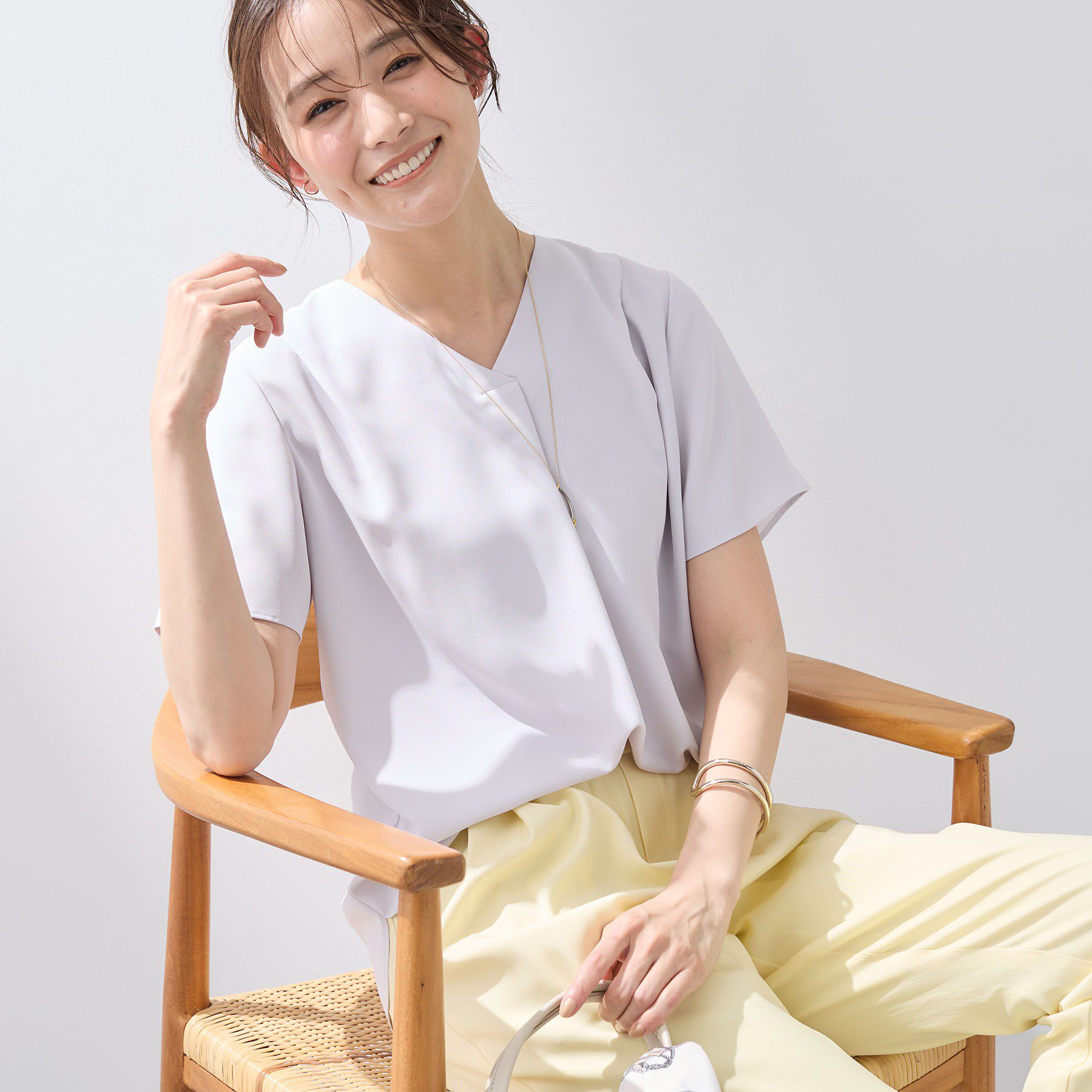 INDIVI「【洗える／UVケア】幾何学柄＆無地 タックVネック 半袖ブラウス」|シャツ・ブラウス|ライトグレー(611