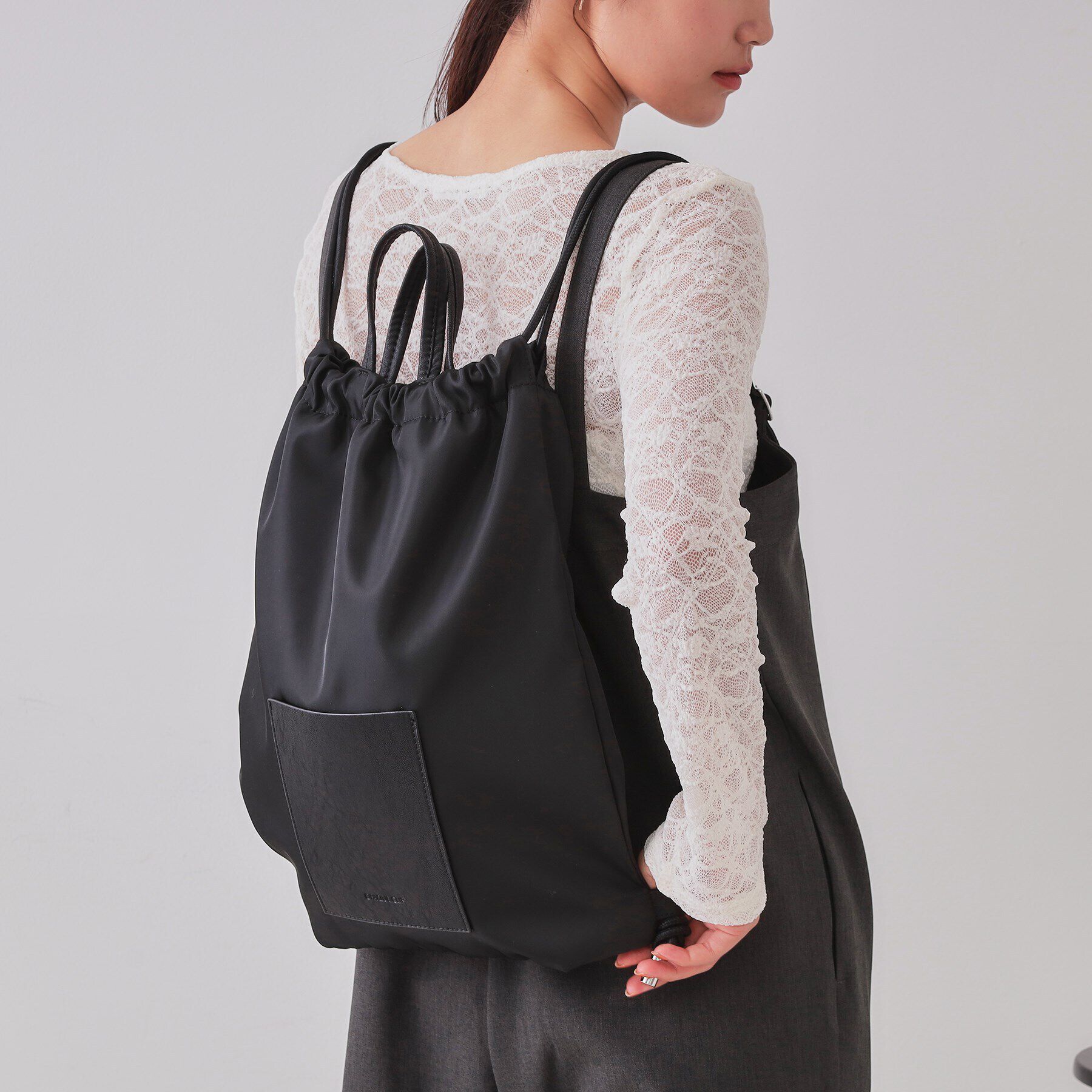 OPAQUE.CLIP「【A4サイズ対応】フロントポケットデザインナップザック」|リュック|ブラック(019)