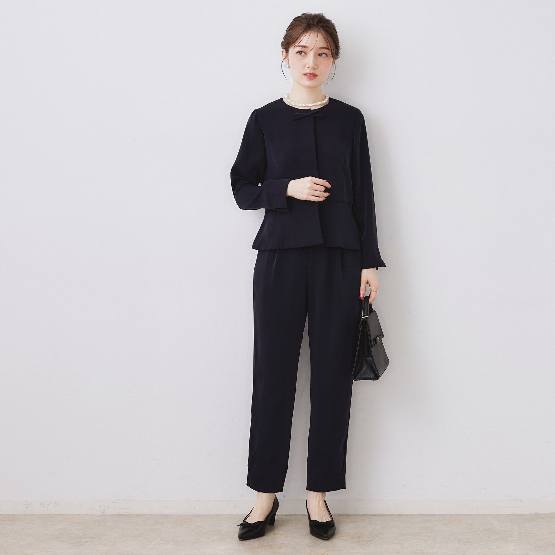 Couture broach「【ハレの日・通勤】パール調釦テーパードパンツ」|その他|