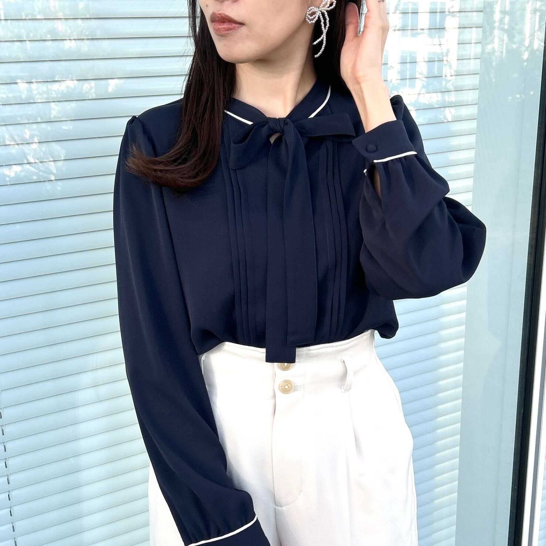 Couture broach「【ハレの日・通勤】配色タックタイブラウス」|シャツ・ブラウス|