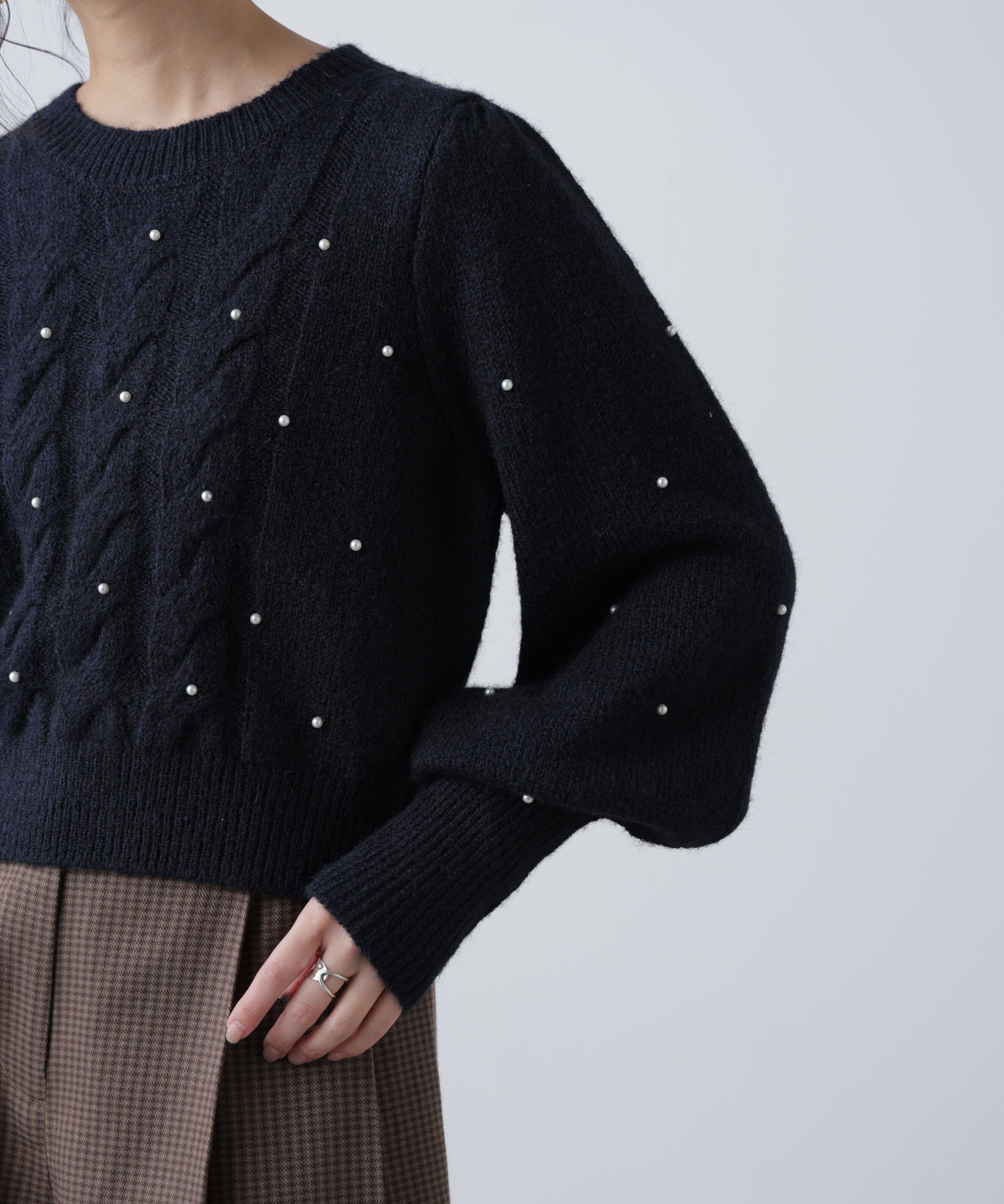  「パール付きケーブルショート丈ニット」|ニット・セーター|