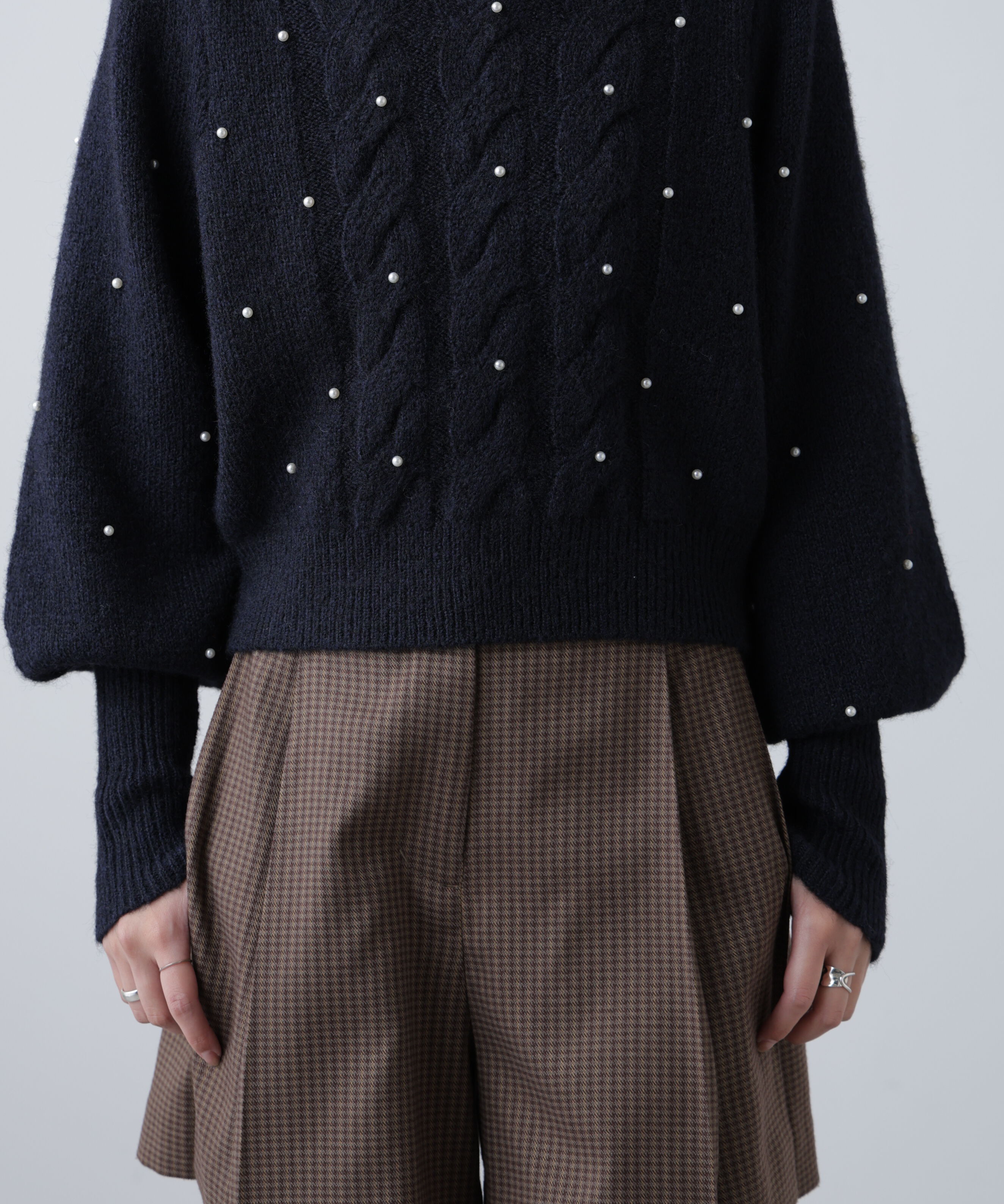  「パール付きケーブルショート丈ニット」|ニット・セーター|