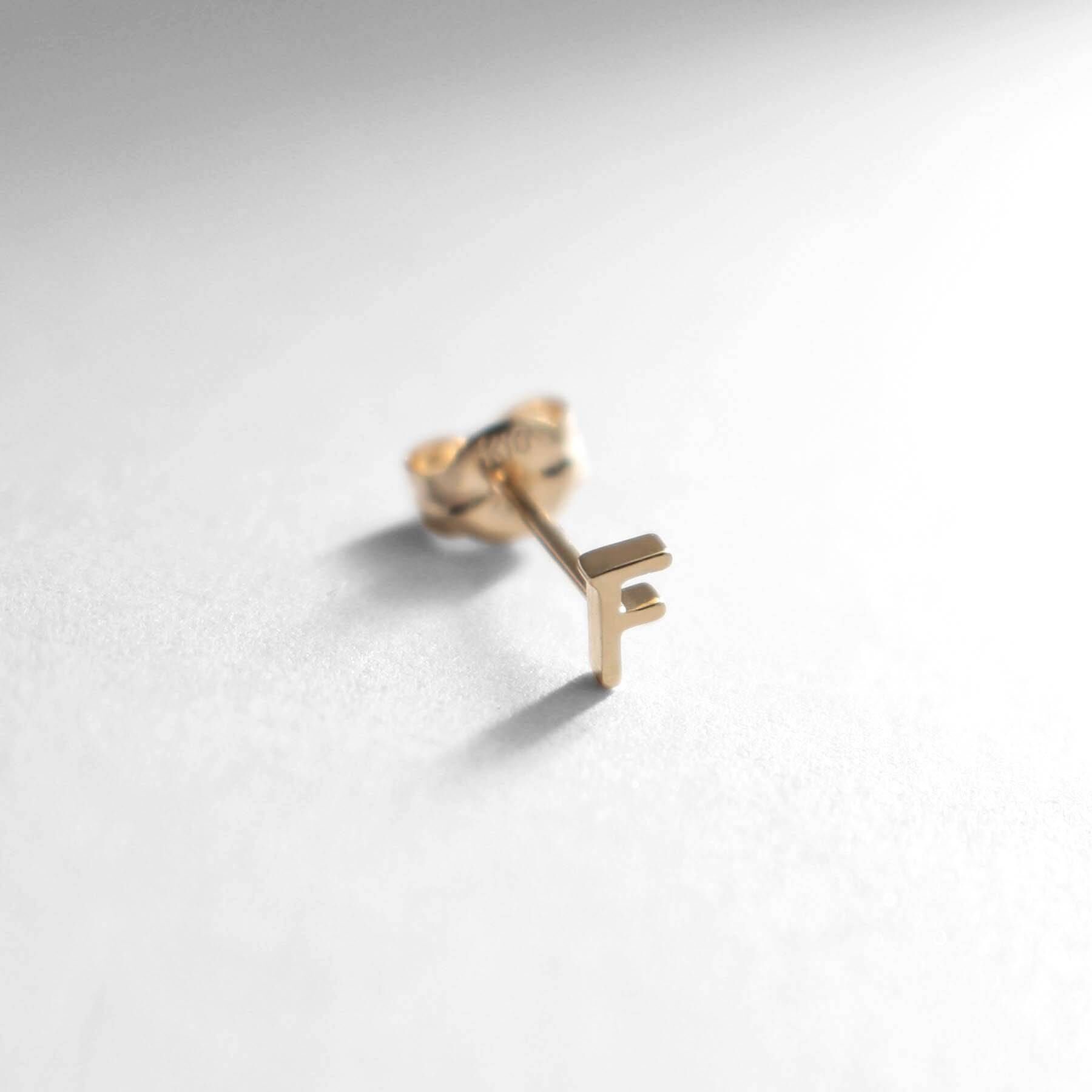 COCOSHNIK「【WEB限定】K10イニシャルＦ スタッドピアス（片耳用）」|ピアス|