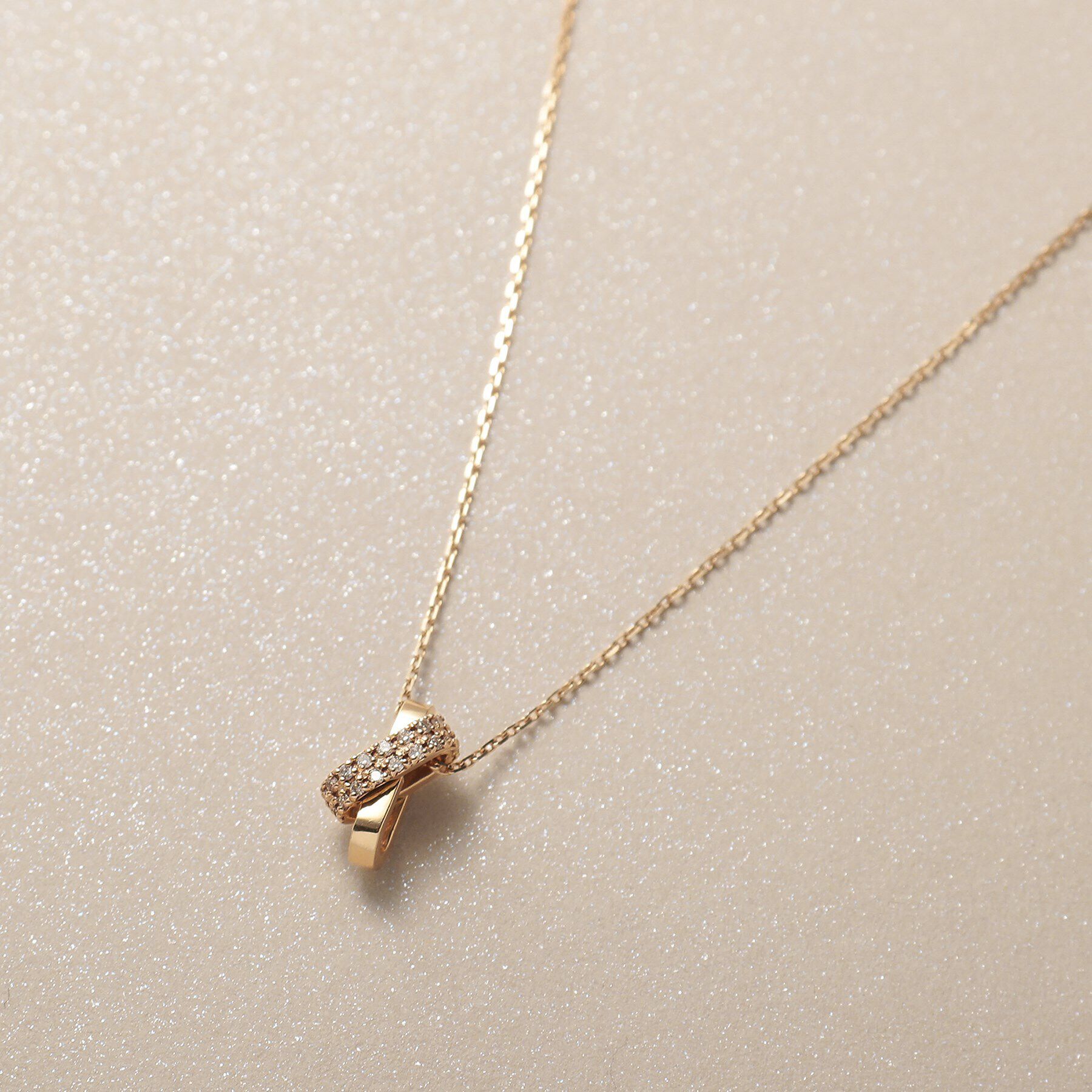 COCOSHNIK「K10ダイヤモンド アシンメトリークロス ネックレス」|ネックレス|