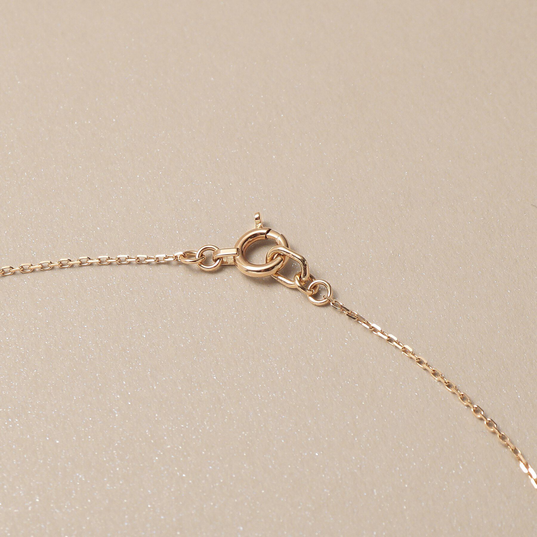 COCOSHNIK「K10ダイヤモンド アシンメトリークロス ネックレス」|ネックレス|