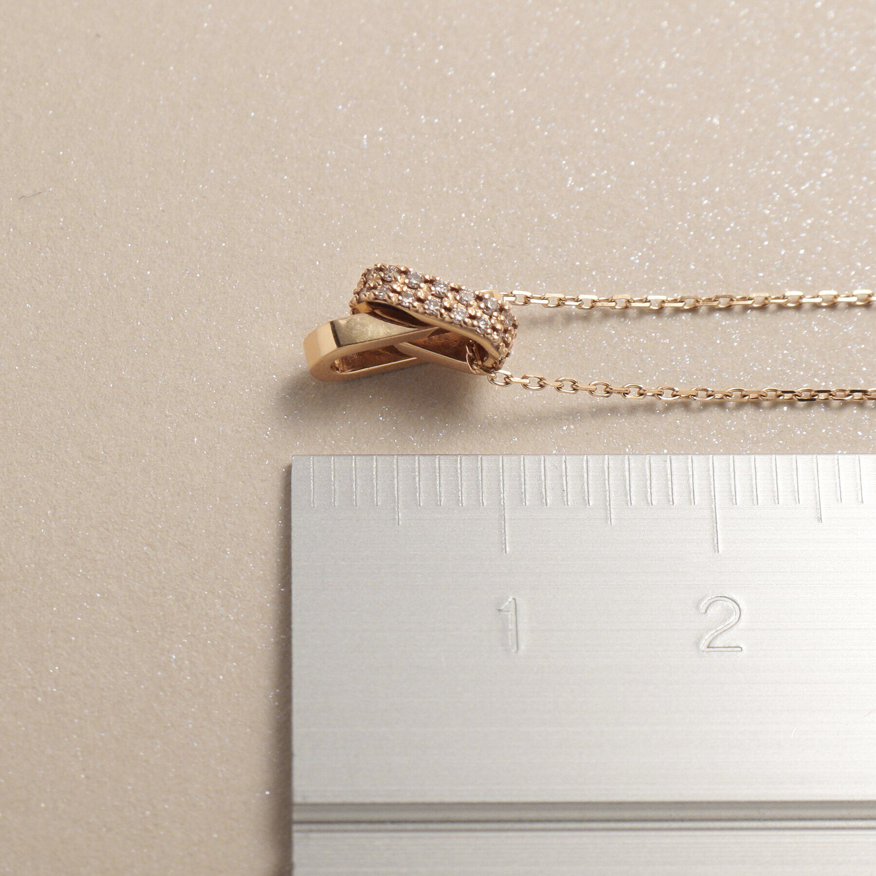 COCOSHNIK「K10ダイヤモンド アシンメトリークロス ネックレス」|ネックレス|