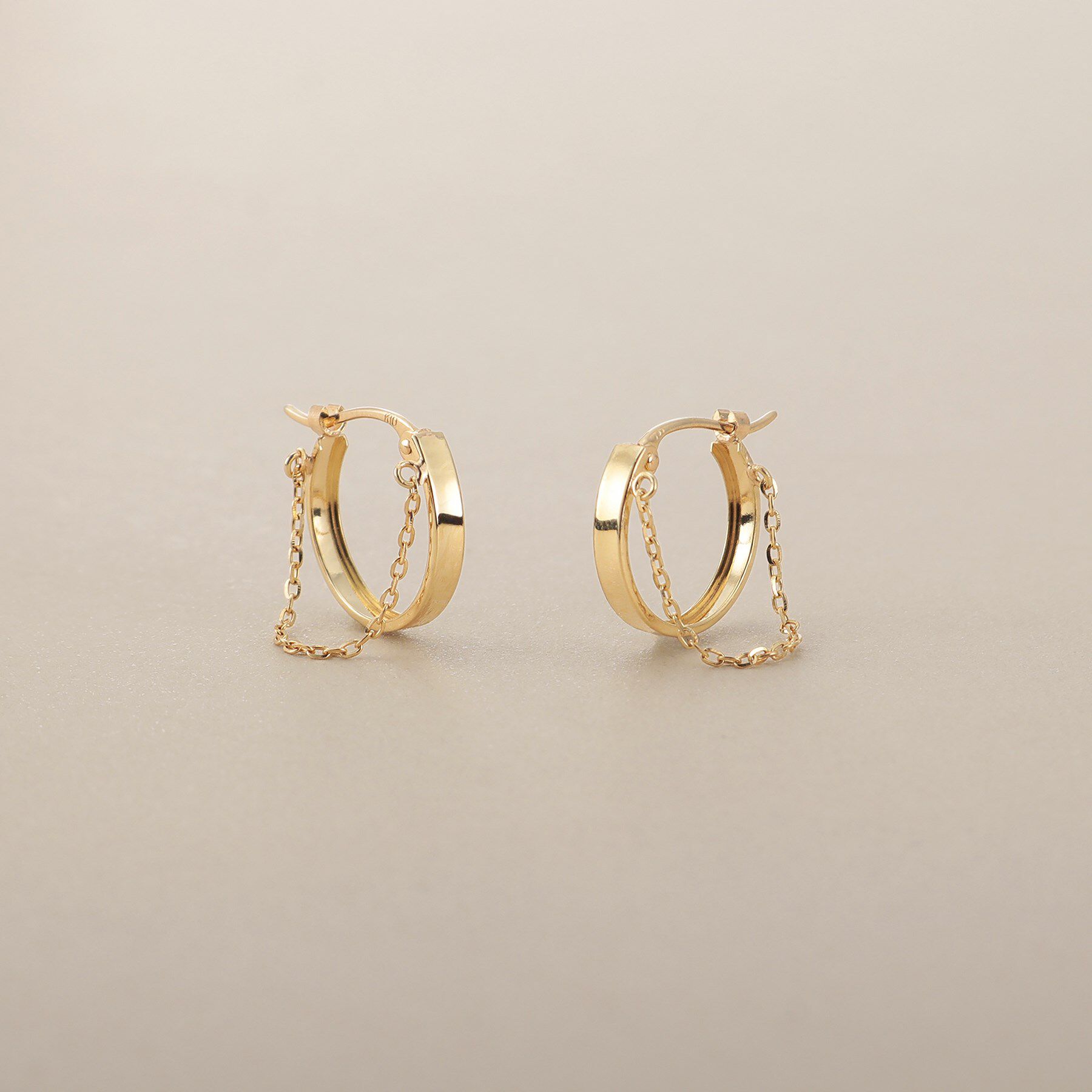 COCOSHNIK「K10チェーンドレープ フープピアス」|ピアス|