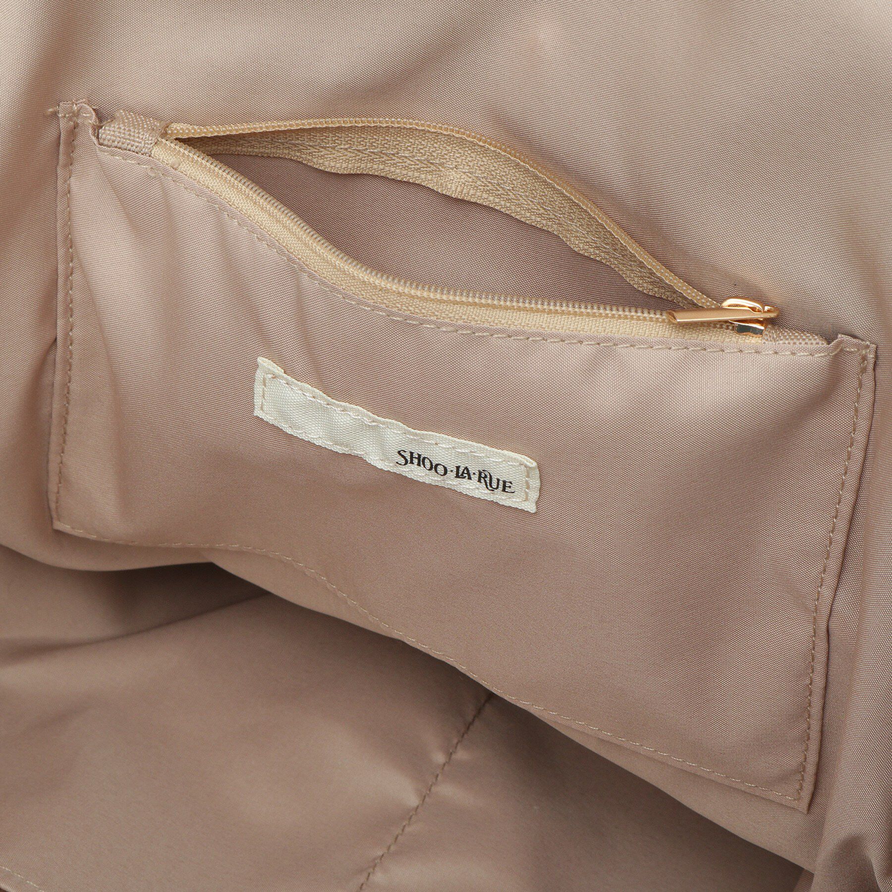 SHOO･LA･RUE「【撥水/9ポケット】コロンとしたフォルムが愛らしい キャリーオン ラウンドリュック」|リュック|