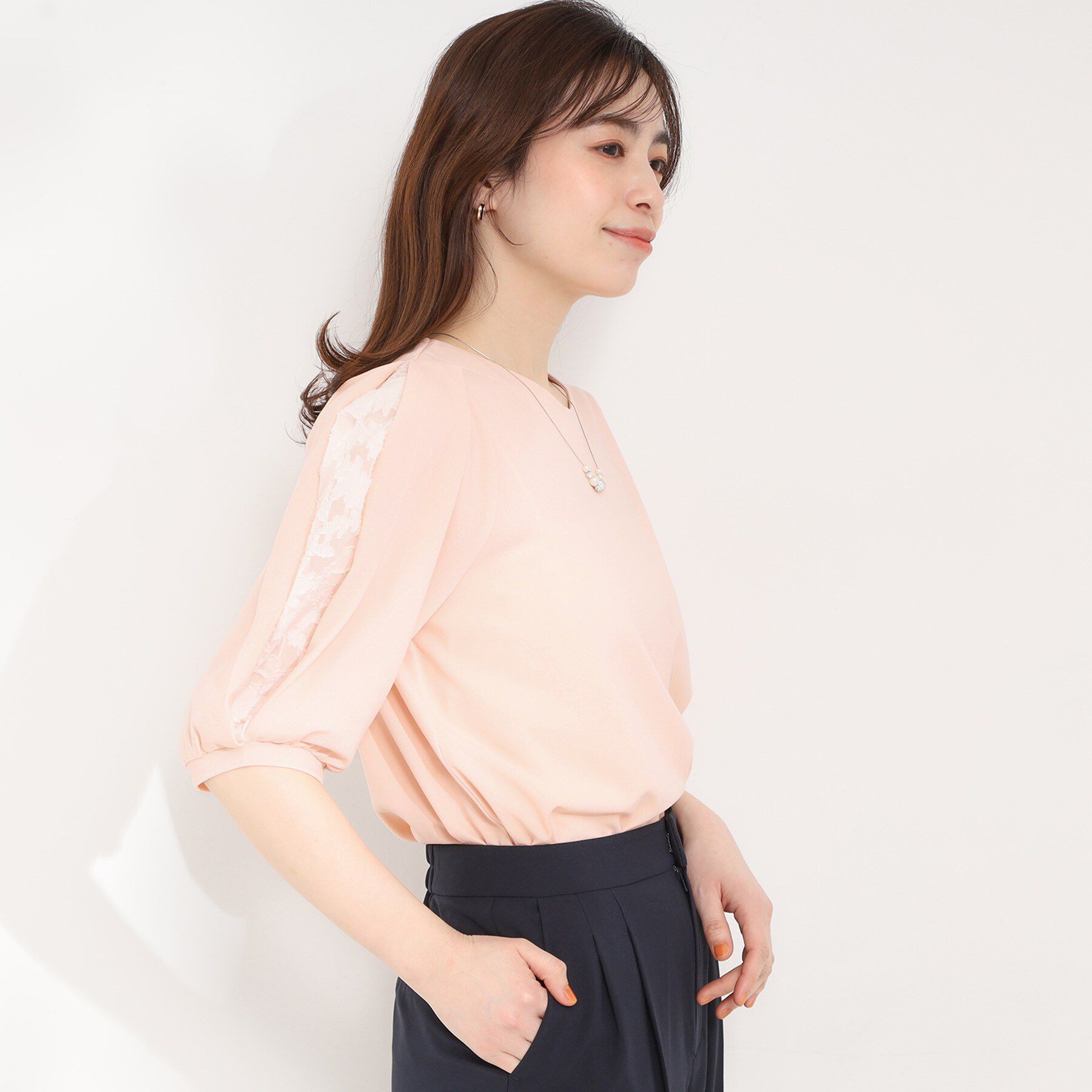 SHOO･LA･RUE「【洗濯機可/S-LL/ストレッチ】スリットレーススリーブトップス」|Tシャツ・カットソー|