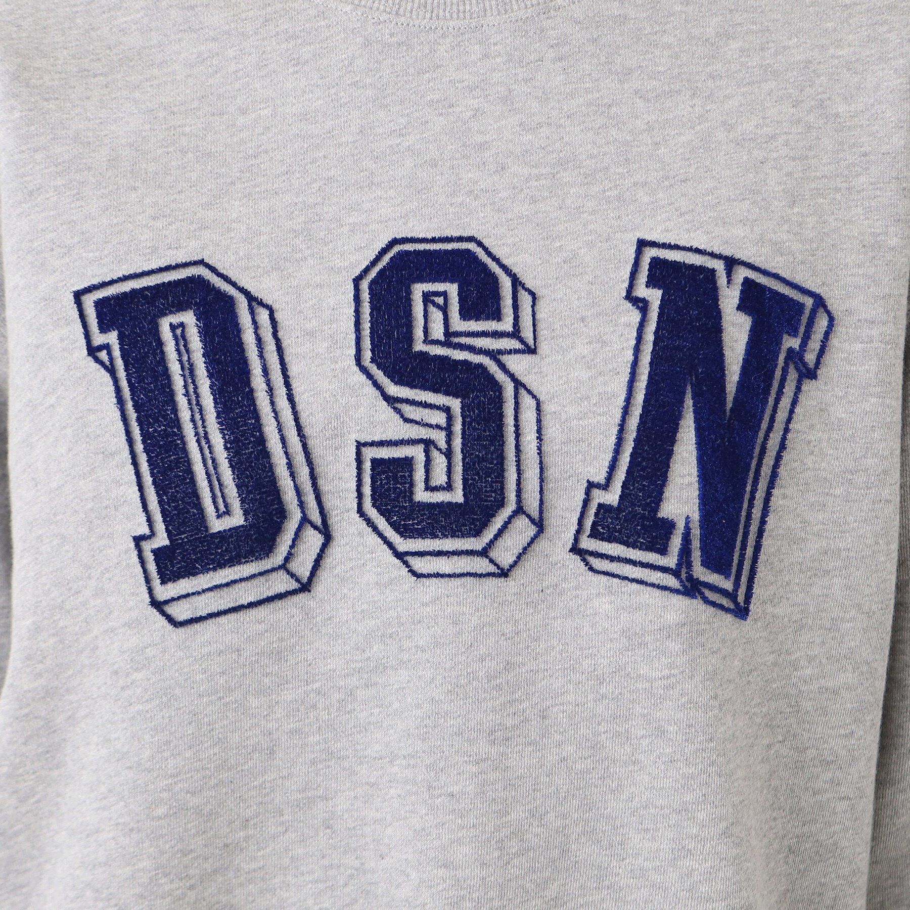 Dessin「【ユニセックス・洗える・セットアップ可能】タフティングロゴスウェット」|パーカー|