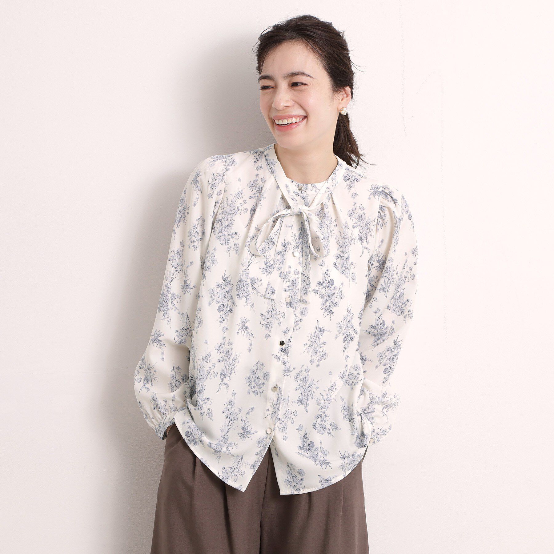 ITS&rsquo;DEMO「【洗濯機OK】花柄ボウタイブラウス」|シャツ・ブラウス|