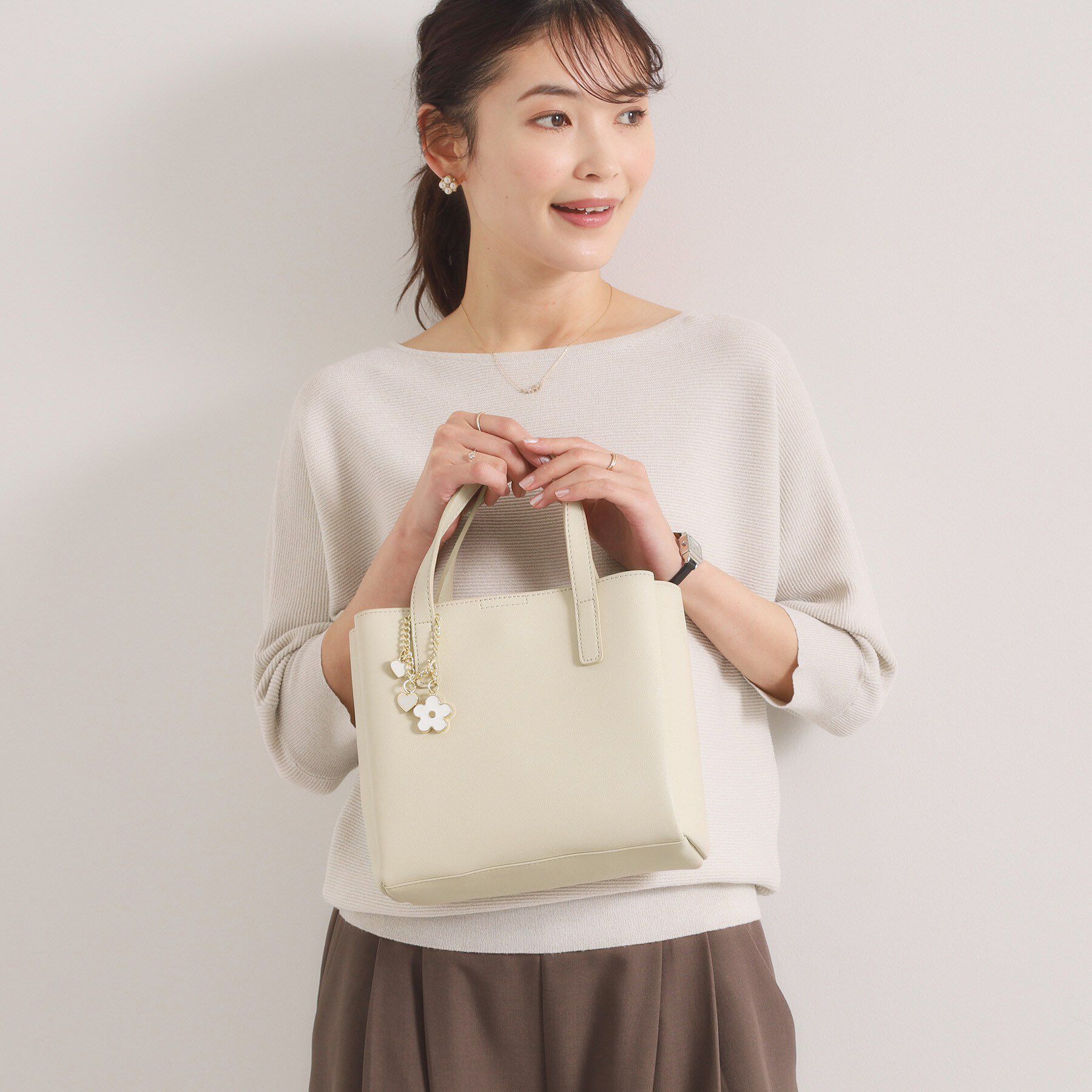 ITS&rsquo;DEMO「フラワーチャーム付2WAYトート」|ハンドバッグ|