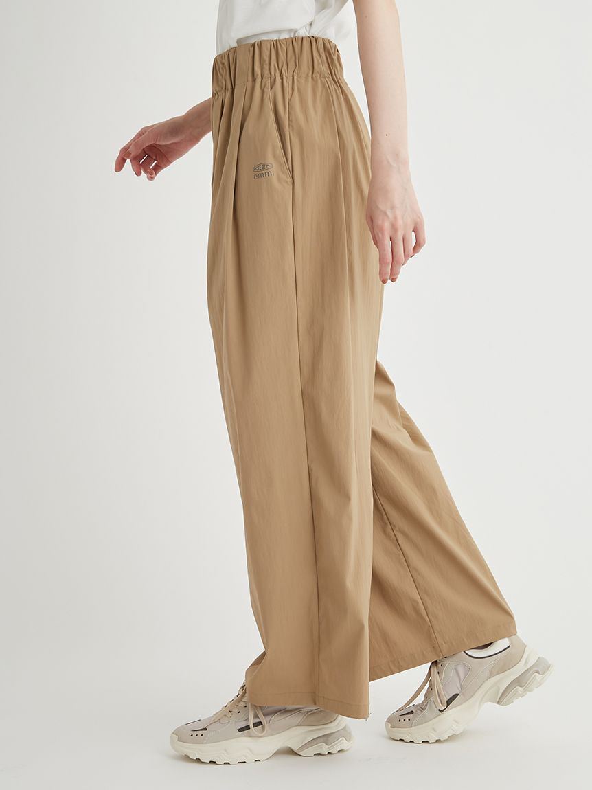 KEEN「【emmi&times;KEEN】GATHER TUCK PANTS」|チノ|