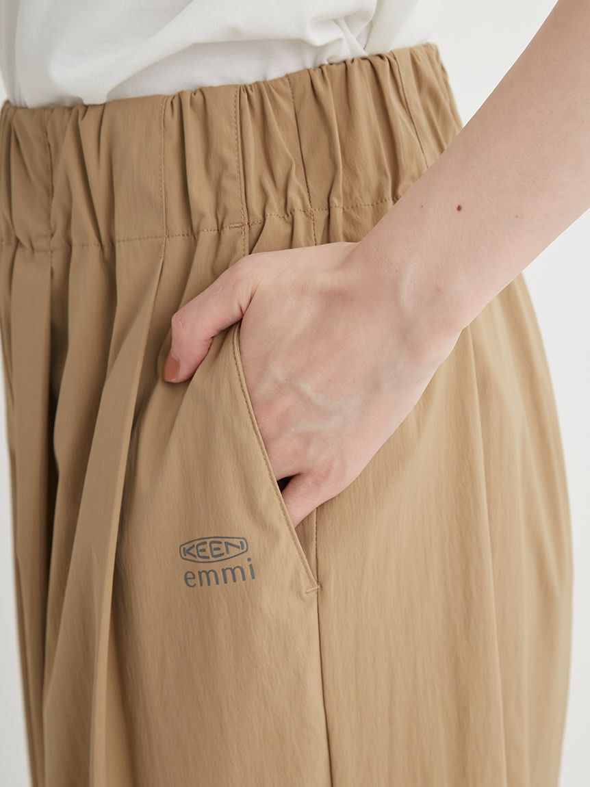 KEEN「【emmi&times;KEEN】GATHER TUCK PANTS」|チノ|